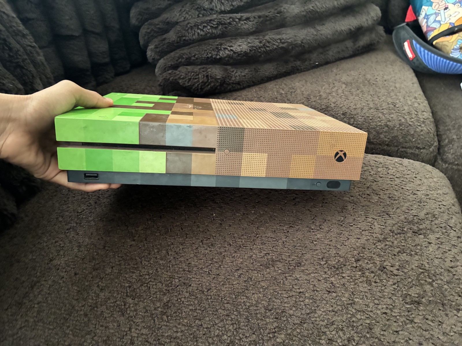 xbox one s 500gb, minecraft edition.