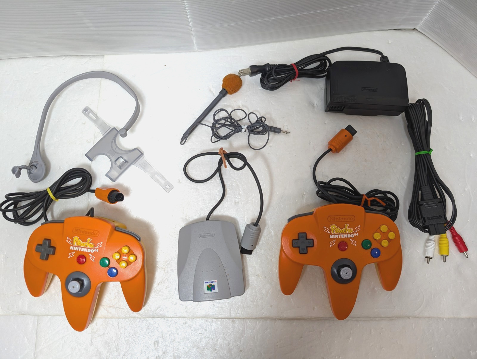 Nintendo 64 Pokemon Pikachu Region Free Console 2Controllers N64 japan