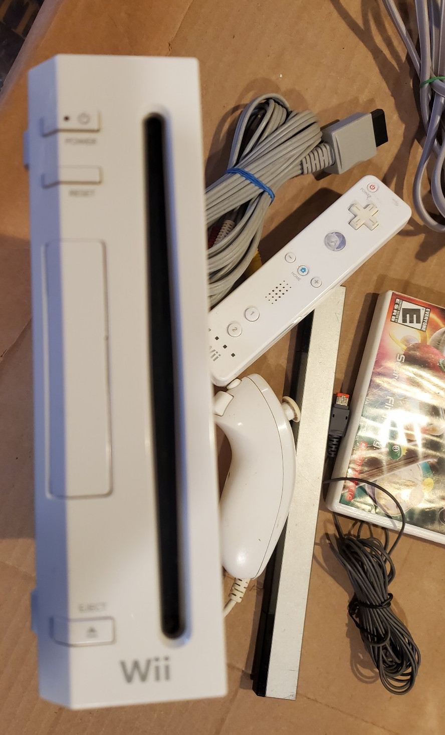 Nintendo Wii Console in White, Gamecube Compatible + games