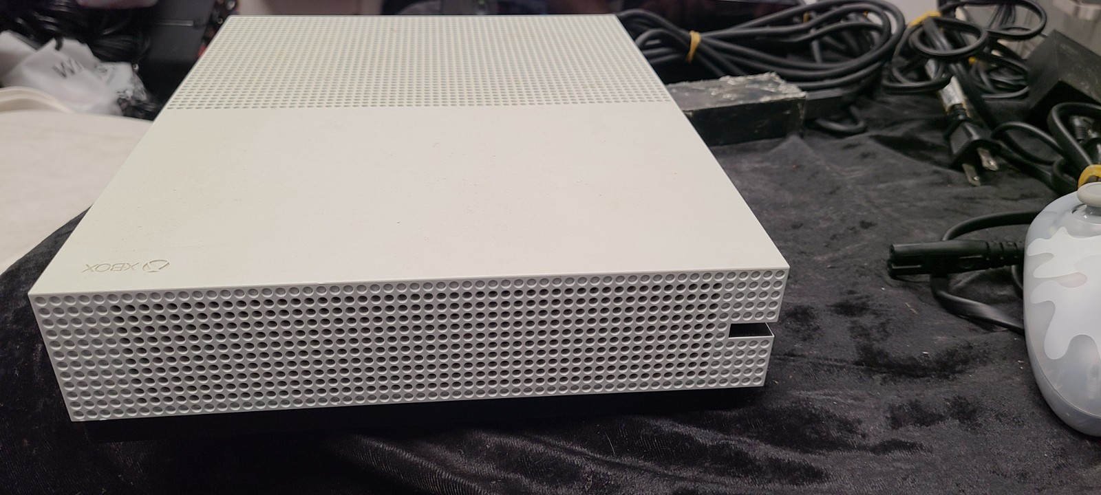 Microsoft Xbox One S Console Model 1681 Bundle with Kinect Sensor 1595 & Game