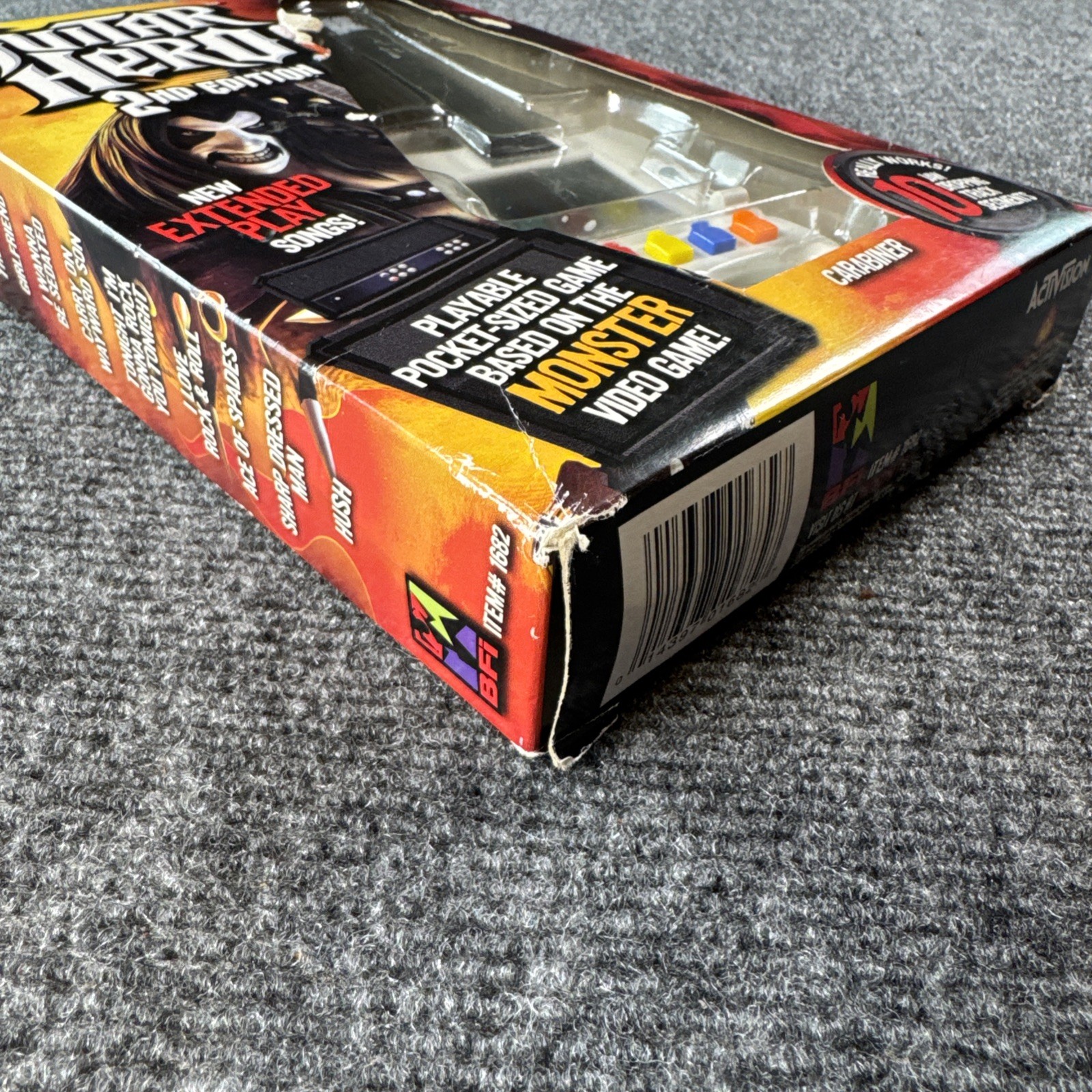 Guitar Hero 2nd Edition Pocket-Sized Handheld Console Game Carabiner NEW