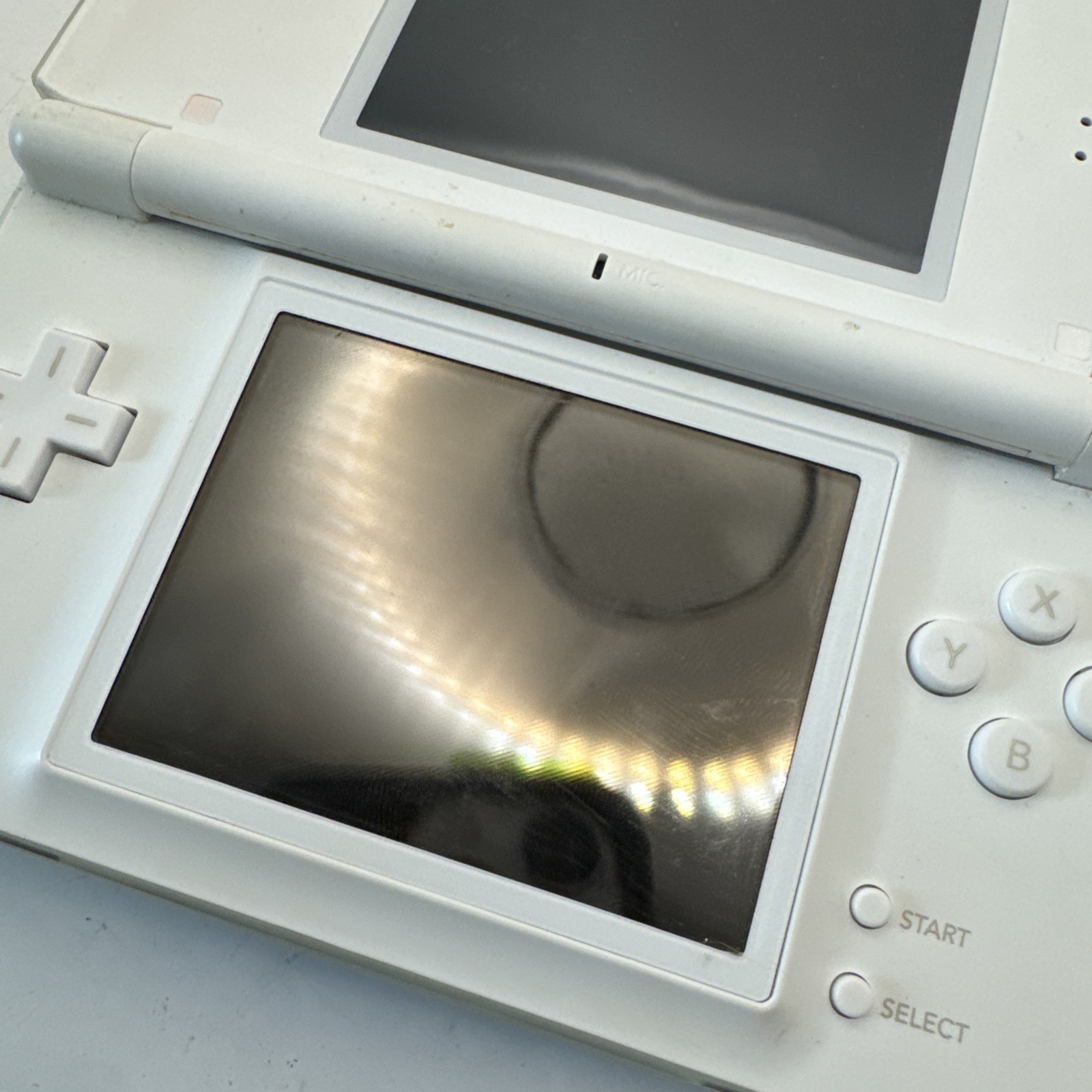 Nintendo DS Lite Console USG-001 with charger – White – Won’t Power On