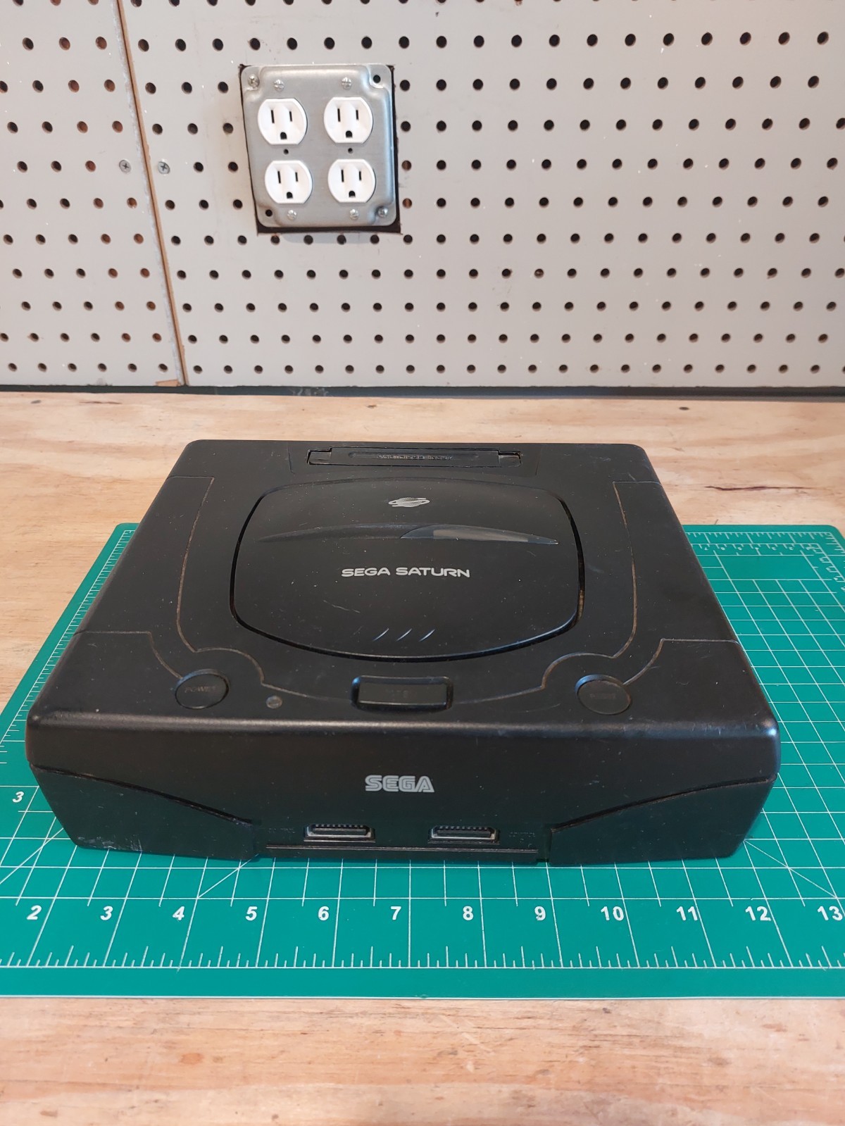 Sega Saturn for Parts (MK-80000A) Console Only Read Description for My Findings