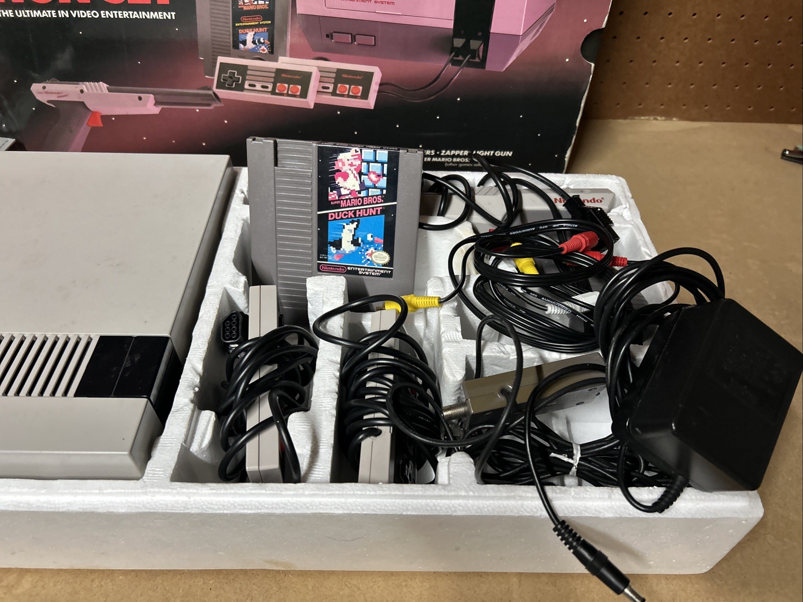 RARE Nintendo NES Action Set ConsoleNES-001 CIB With Boxed Punch Out!