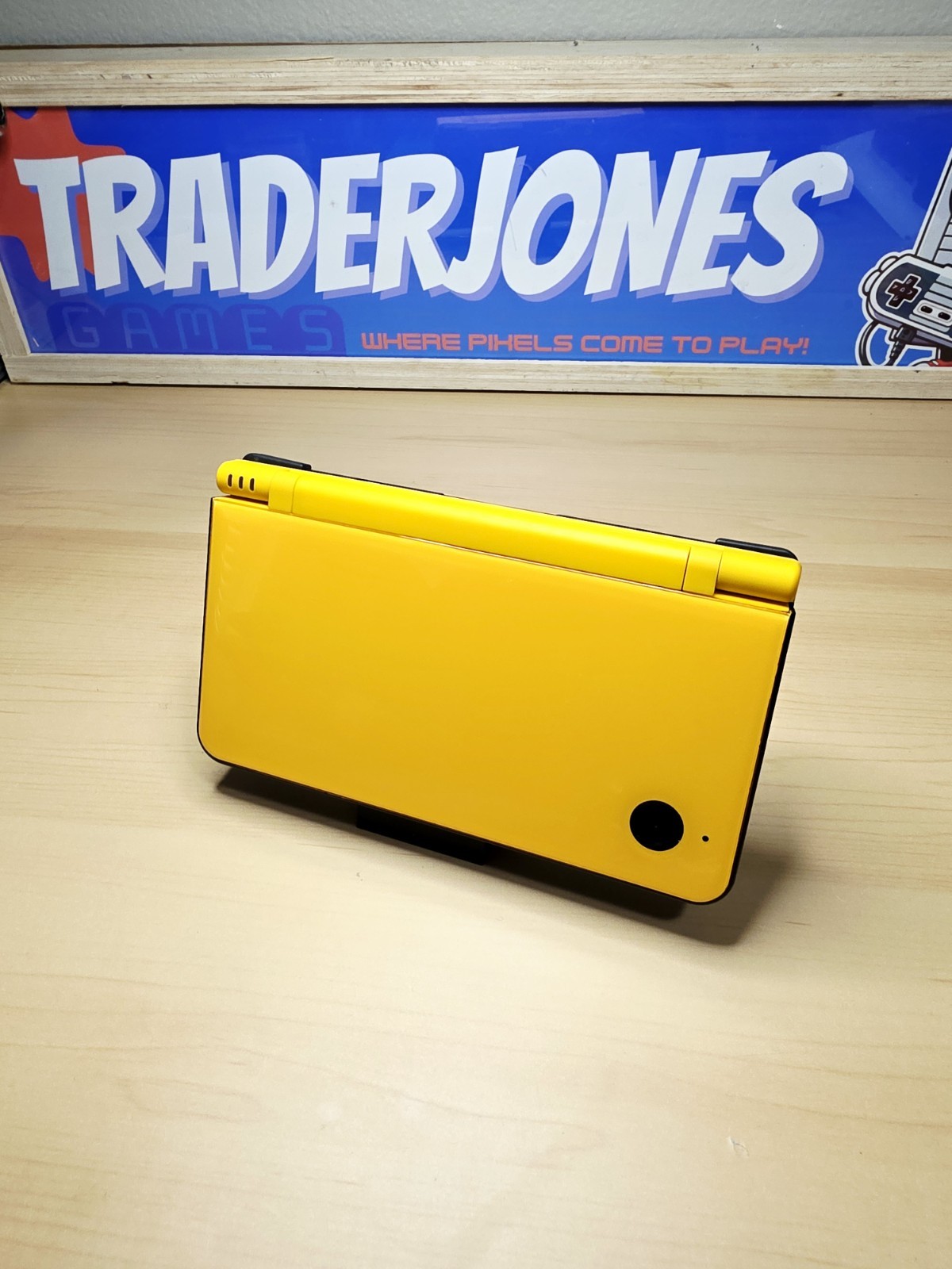 Nintendo DSi XL Yellow Handheld Console w/ Charger and Stylus – Reshell