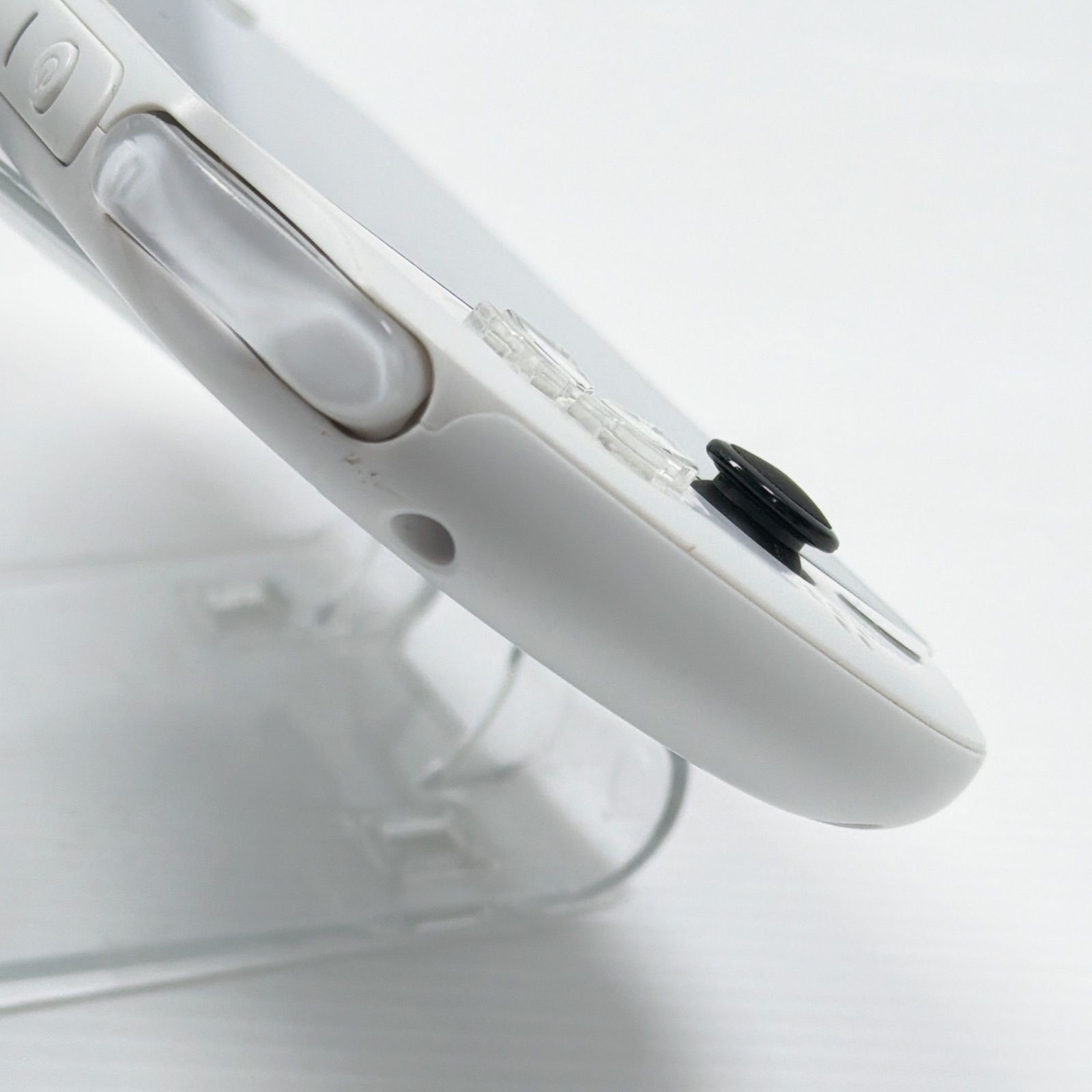 Excellent SONY PS Vita PCH-2000 Console White w/charger