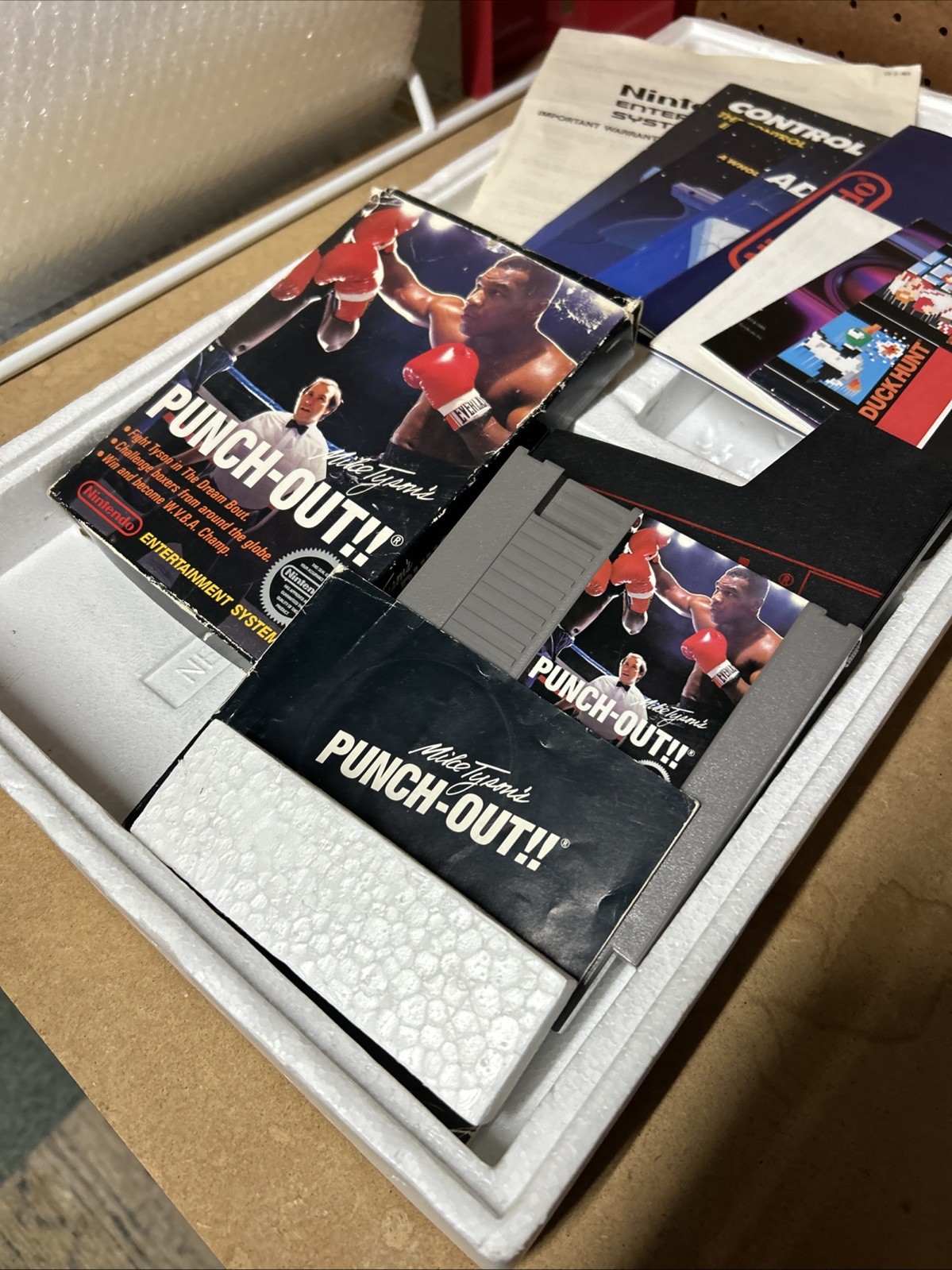 RARE Nintendo NES Action Set ConsoleNES-001 CIB With Boxed Punch Out!