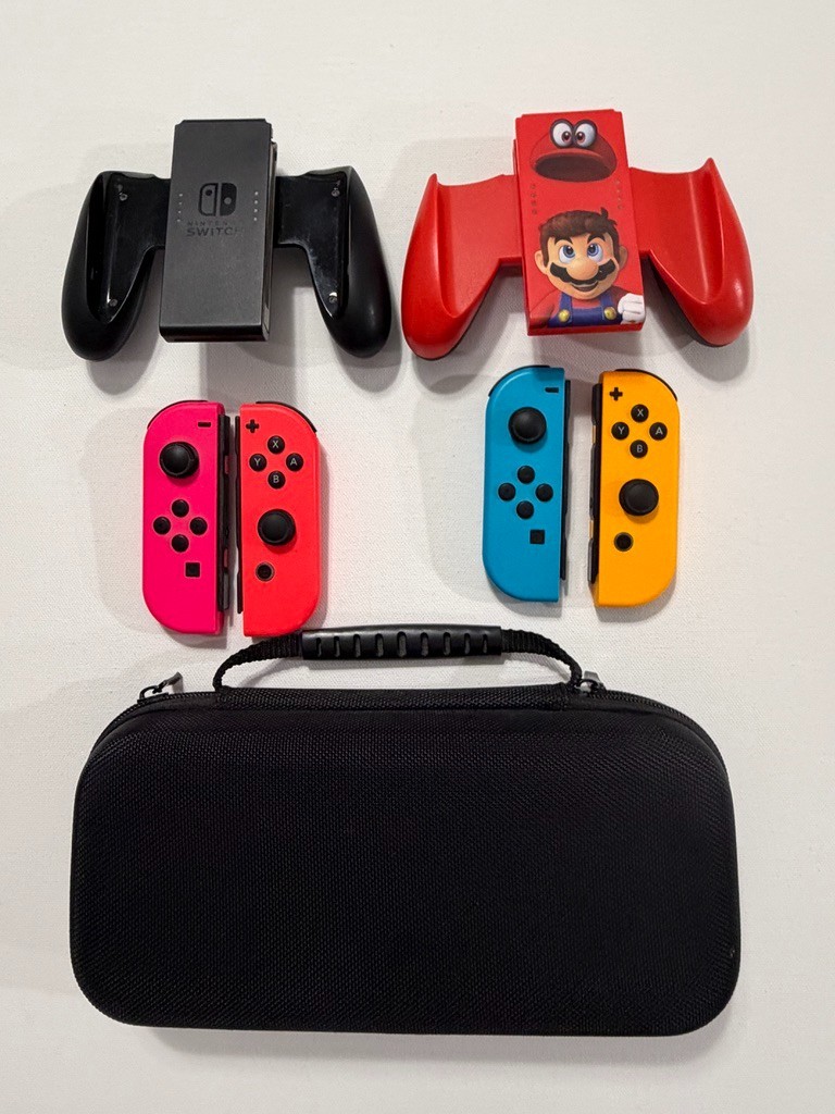 Classic: Nintendo Switch HAC-001 V1 Bundle 6 Joy-Con Dock Charger Mario Odyssey