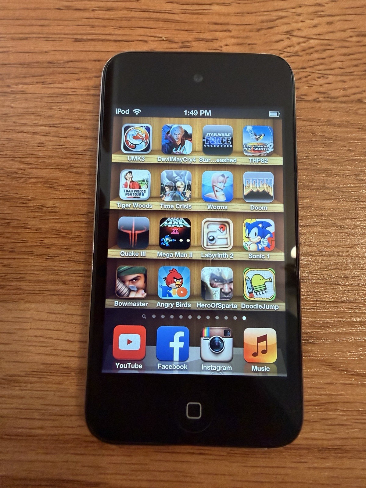 iPod touch 4th 64gb 160 Retro Games Voltron Resident Evil Infinity Blade