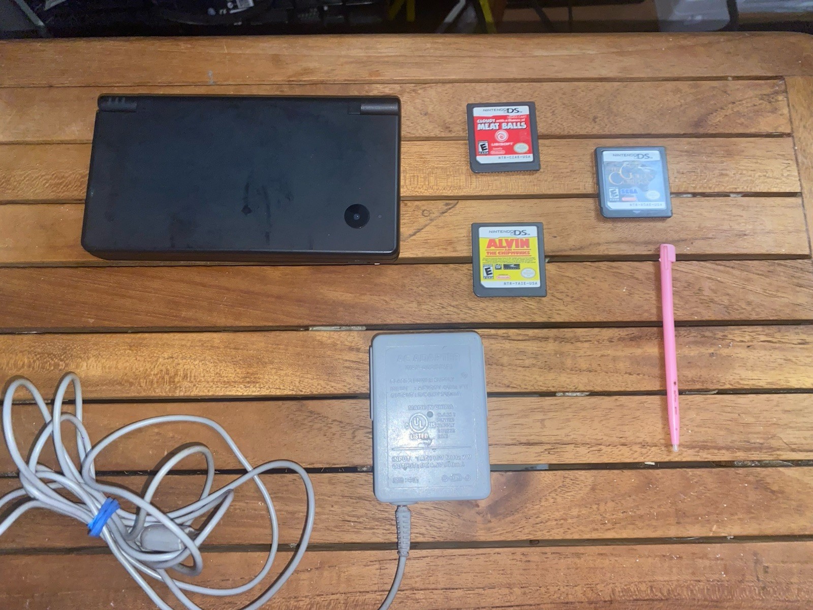 Nintendo DSi (Black), Comes with 3 Games, and Charger(Please Read)
