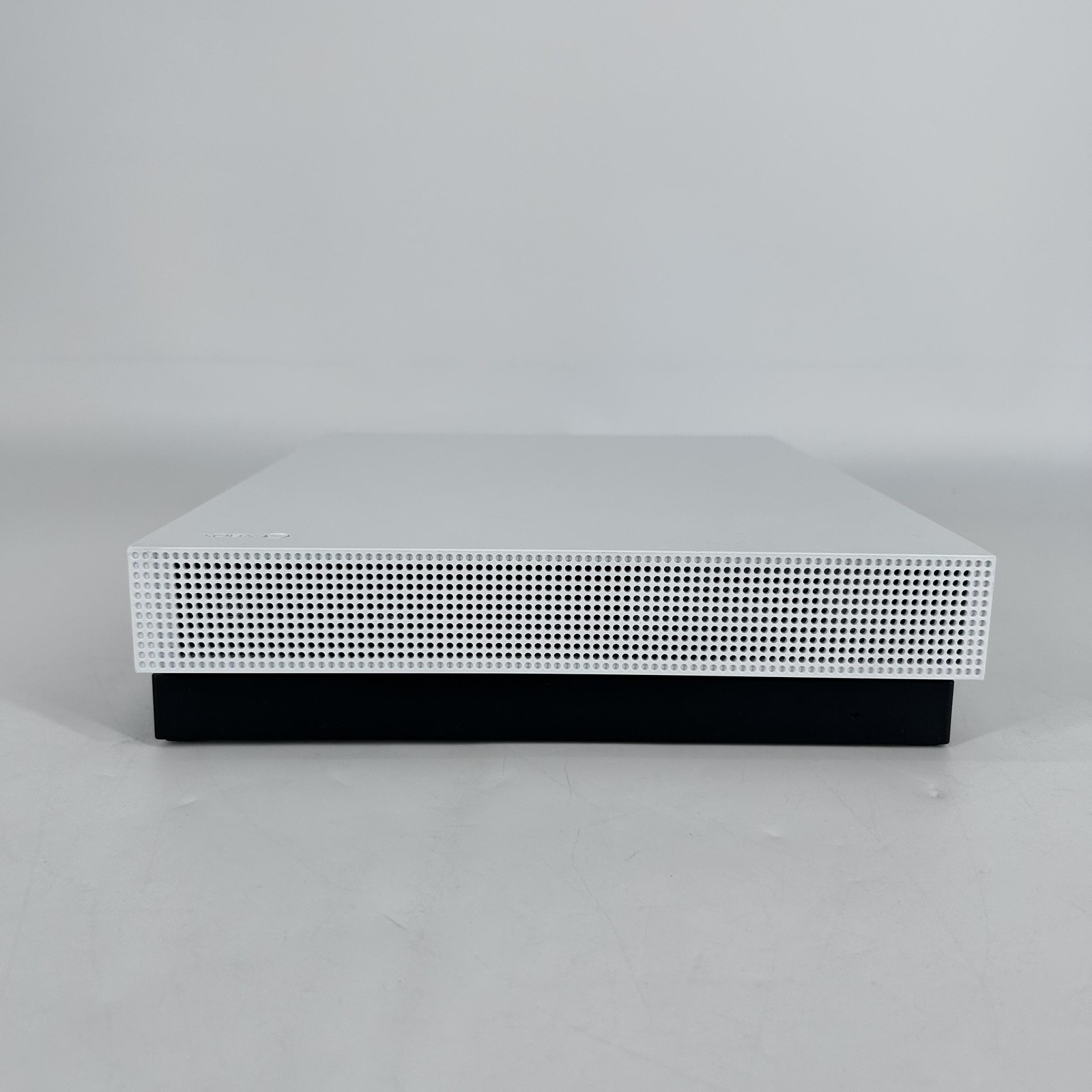 Microsoft Xbox One X Console White 1TB w/ HDMI/Power Cord- Very Good
