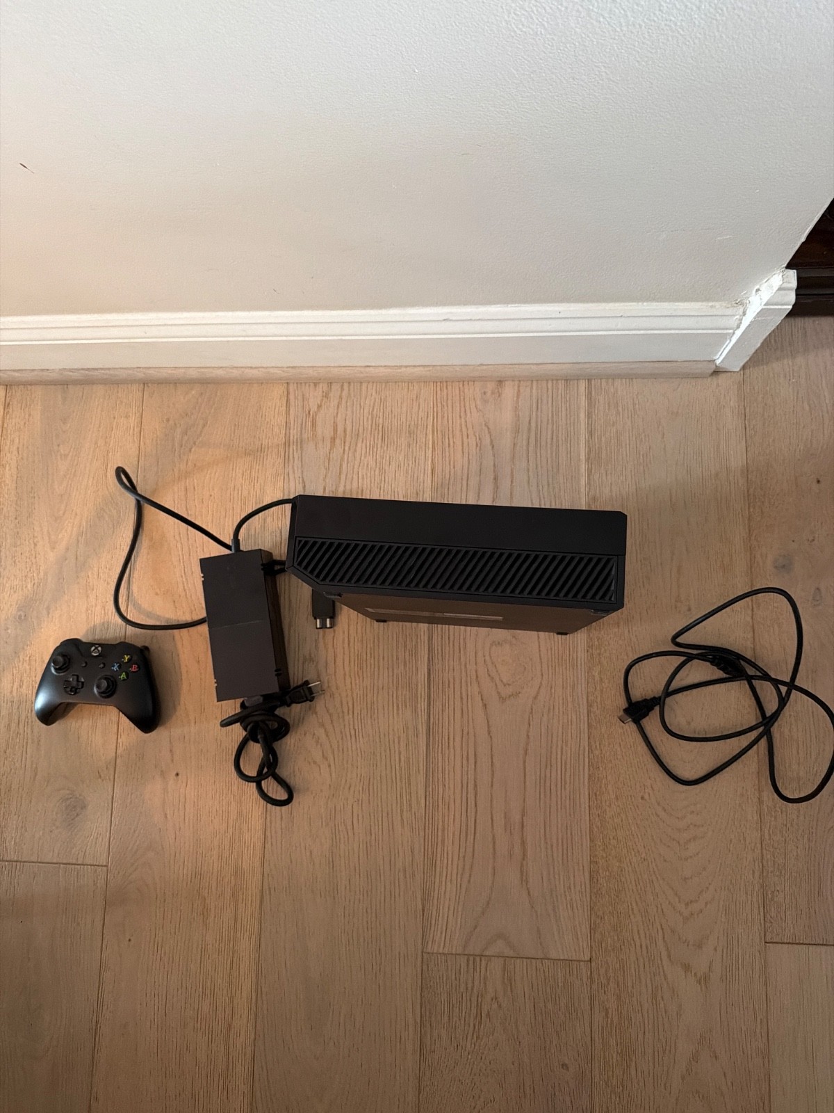 Microsoft Xbox One 500GB Console – Black with controller and HDMI