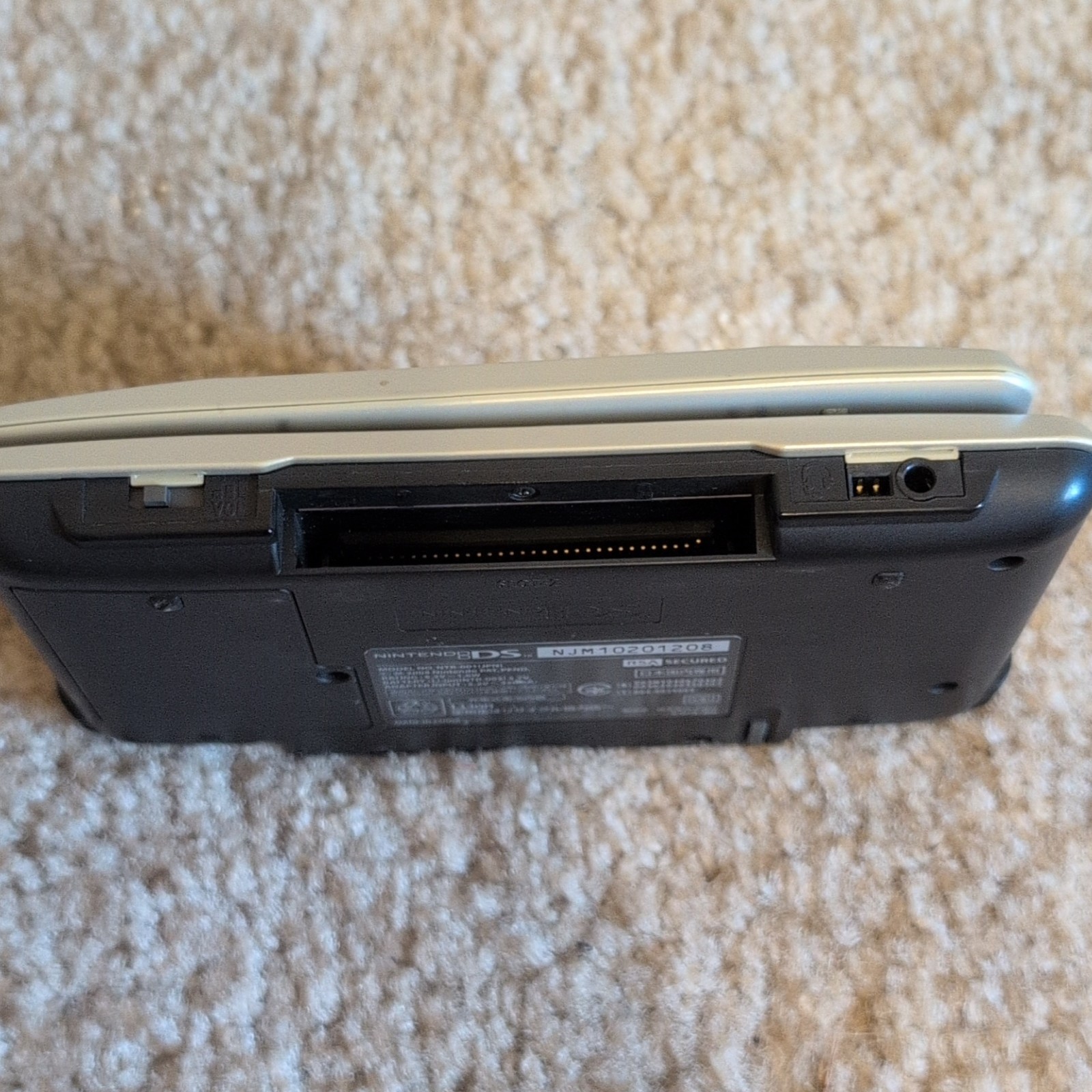 Nintendo DS Silver/Black BROKEN HINGES, Tested with Stylus, NO CHARGER
