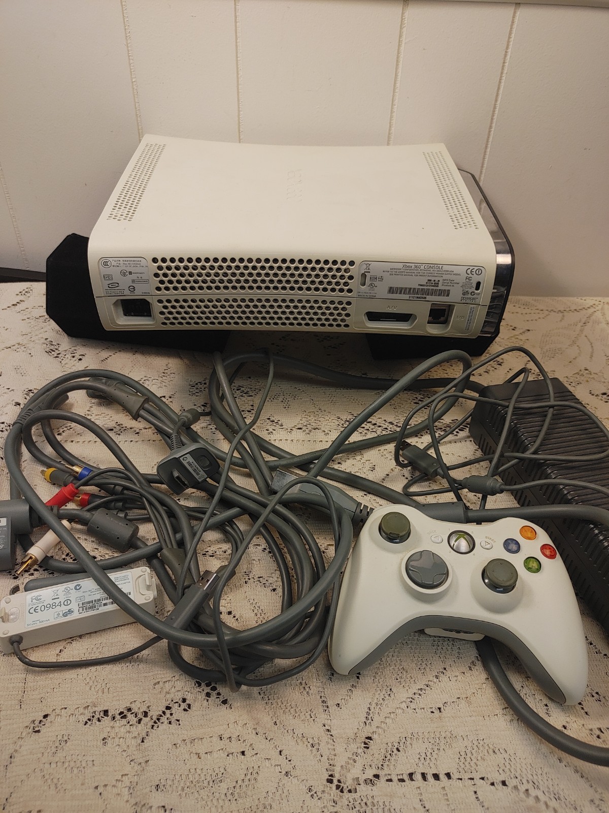Xbox 360 Console With 120 GB Hard Drive (NOT READING GAMES) w/ Controller +Games