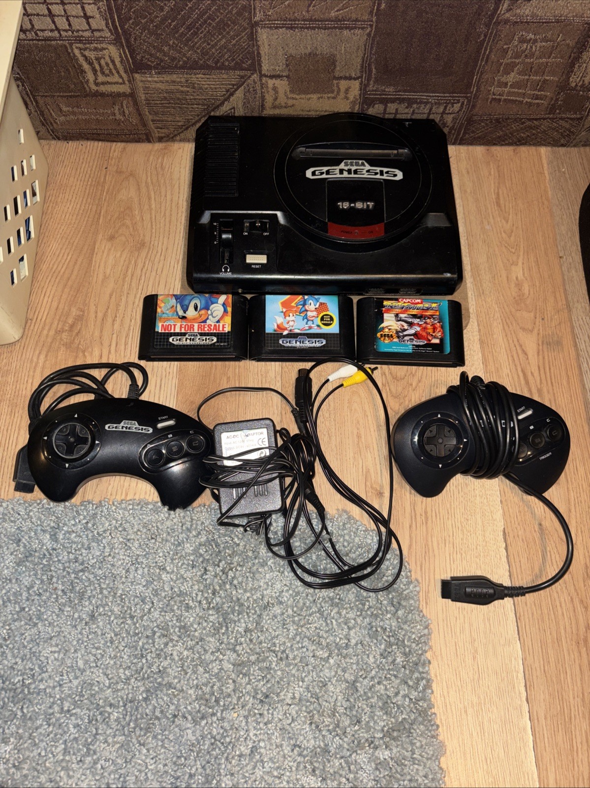 Sega Genesis Model 1601 Console Bundle With Sonic 1 & 2 Street Fighter 2 Special