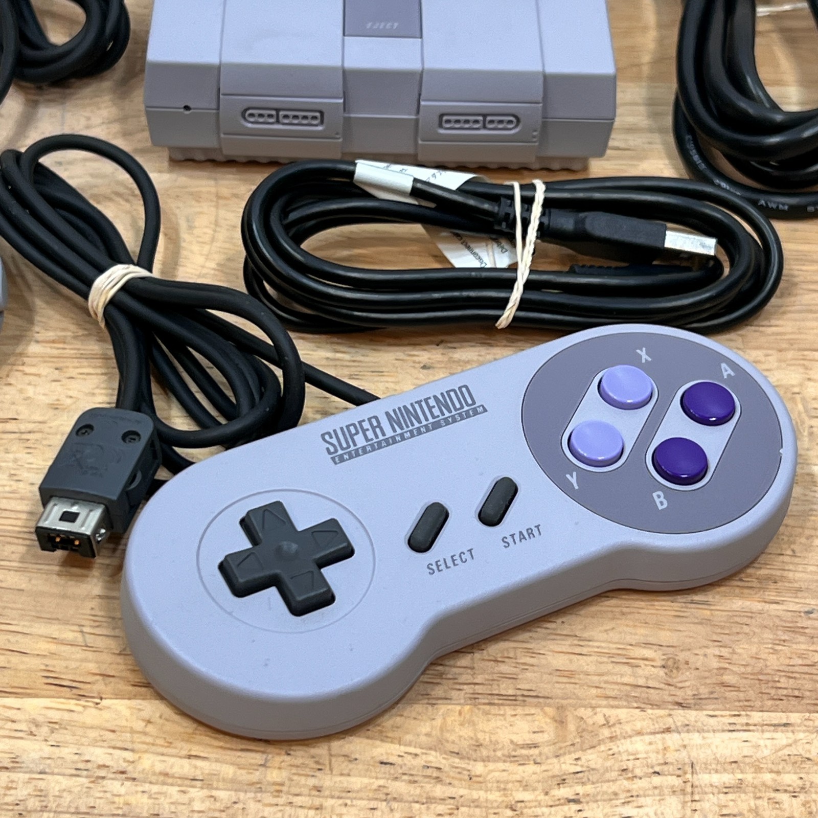 Nintendo SNES Classic Edition Mini Console Bundle CLV-201 2 Controllers HDMI