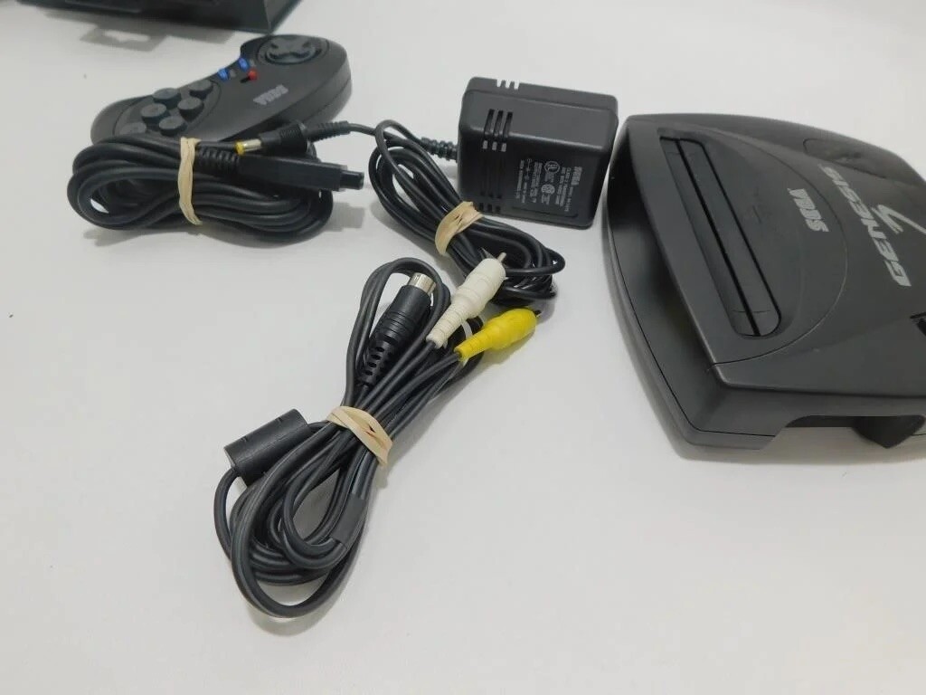 SEGA GENESIS Core System 3 VIDEO GAME CONSOLE BUNDLE with Games and Box