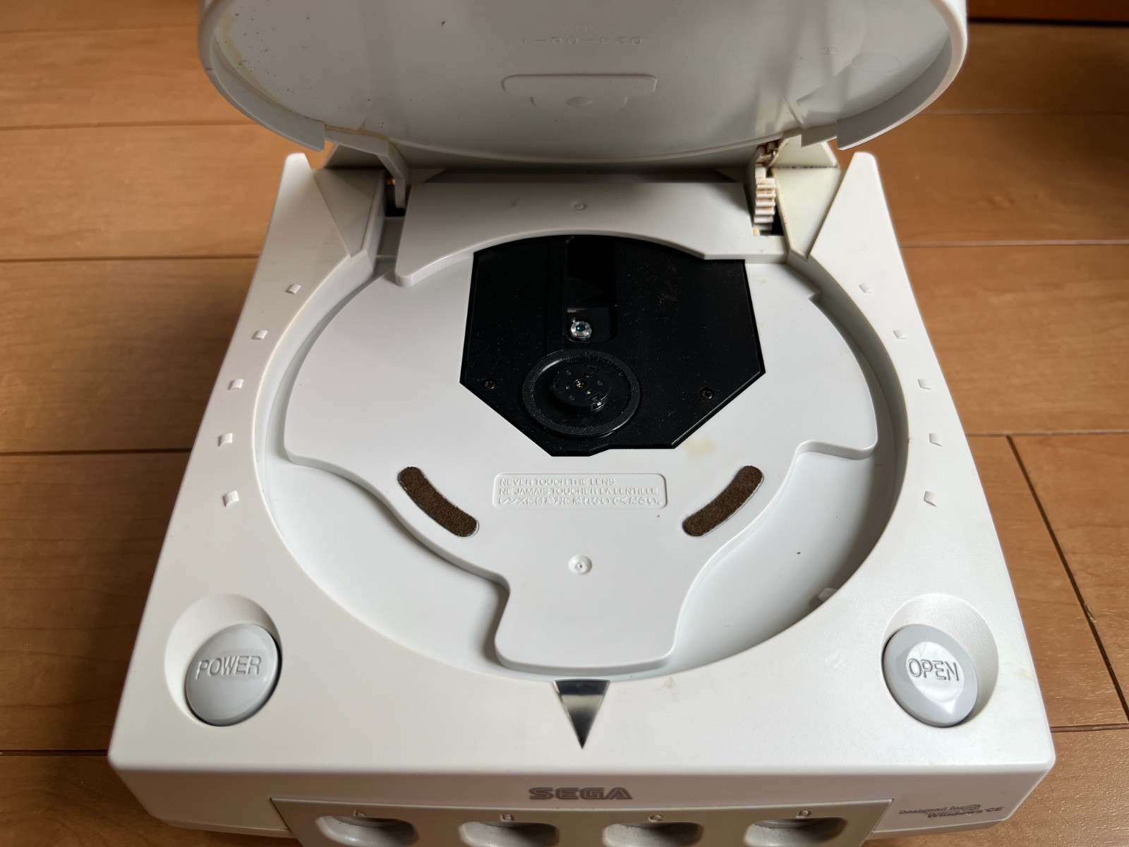 SEGA DreamCast Console (HKT-3000) & Controller with 2 games and BOX and Manual