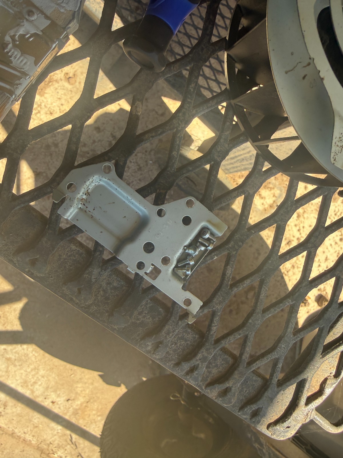 !!FOR PARTS ONLY!! White PS5 Digital, Non-Functional, Heavy Damage