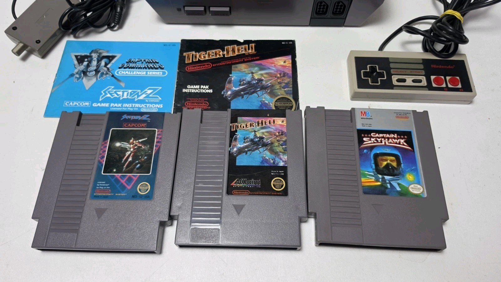 Nintendo NES Console NES-001 Bundle With 3 Games, Controller, Wires