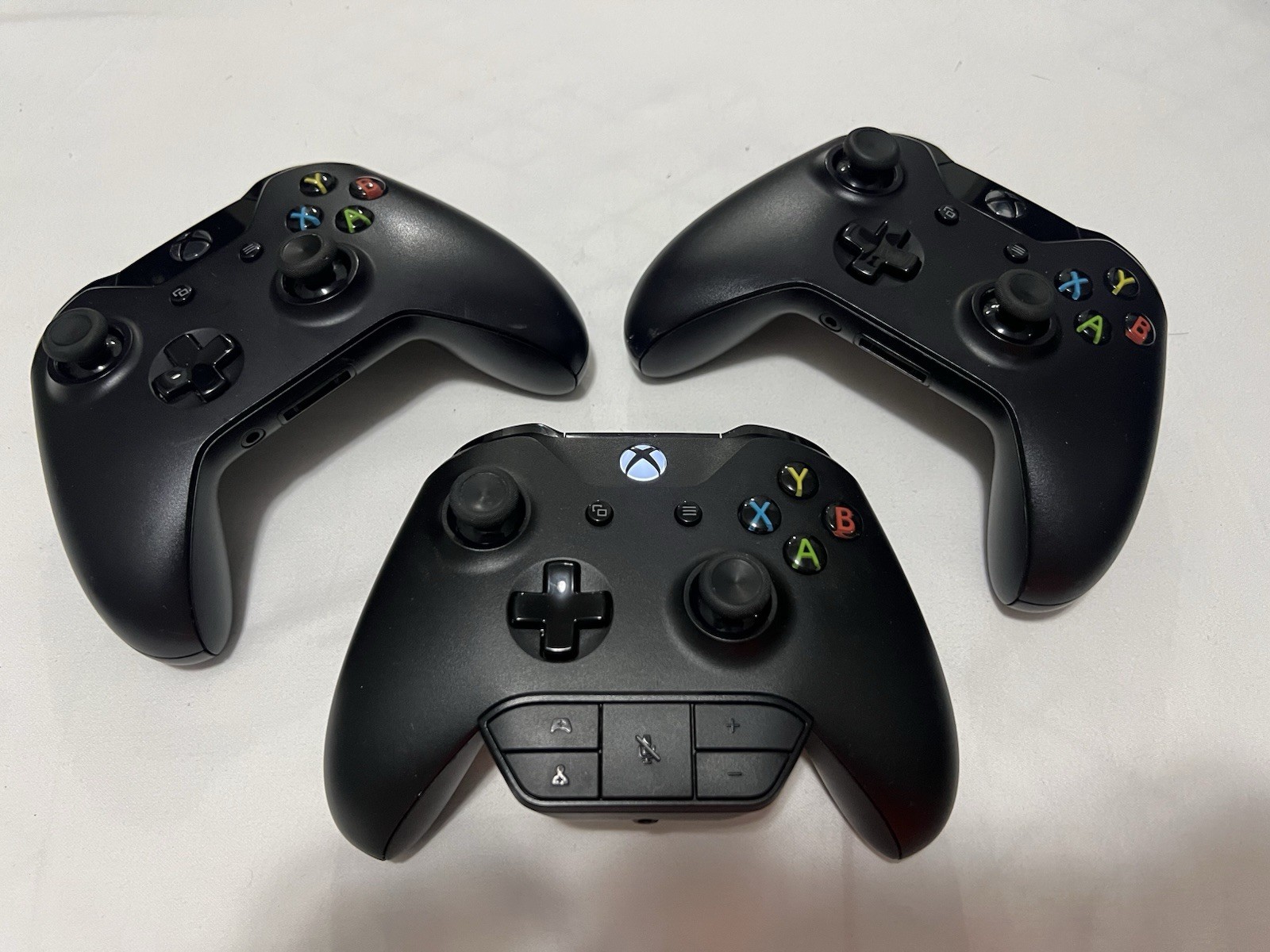 Microsoft Xbox One 500GB Console Gaming System w Cords & 3 Black Controller 1540