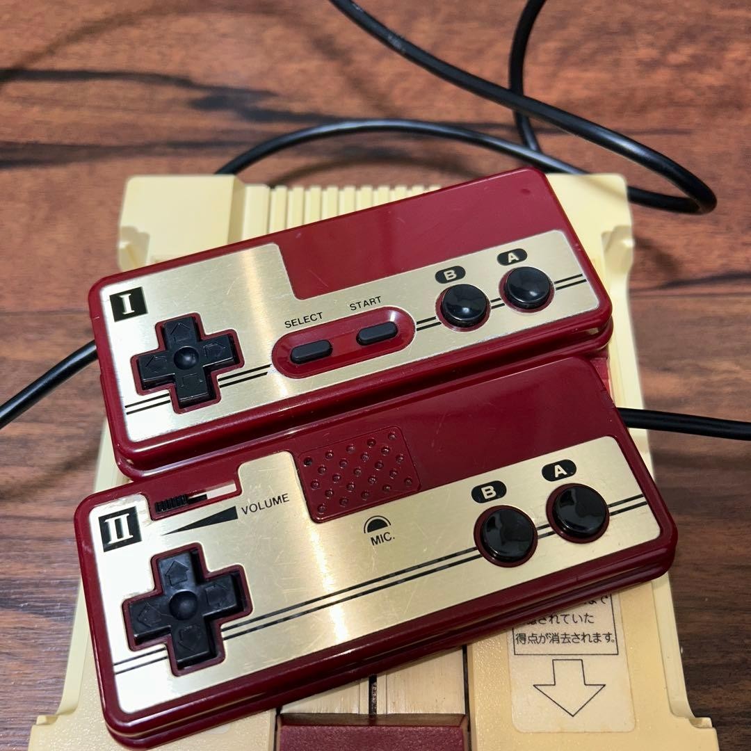 Vintage Nintendo Famicom console and game set, working condition confirmed D479