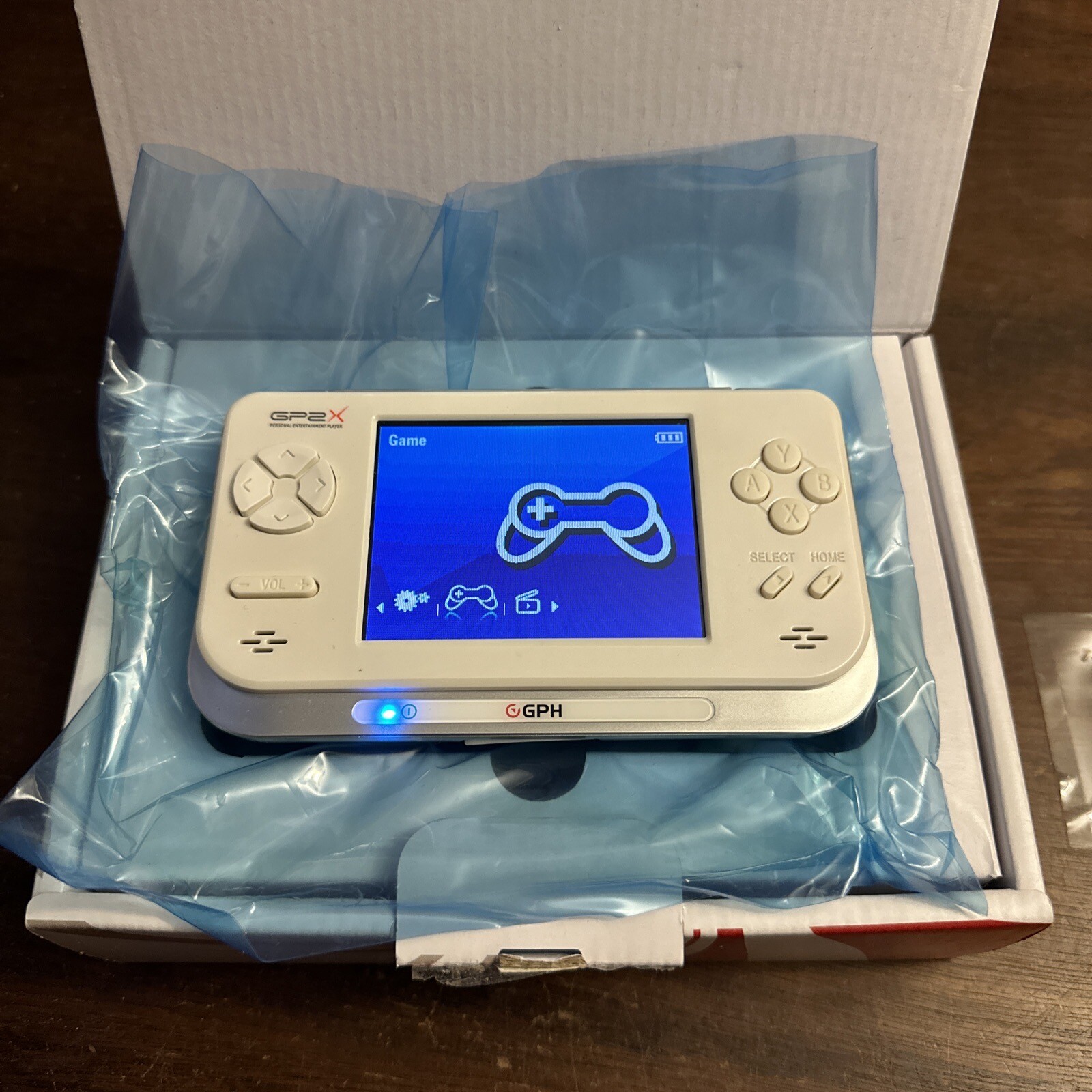 GP2X F-200 Portable – Retro Linux-based Console – Complete – Tested – Authentic
