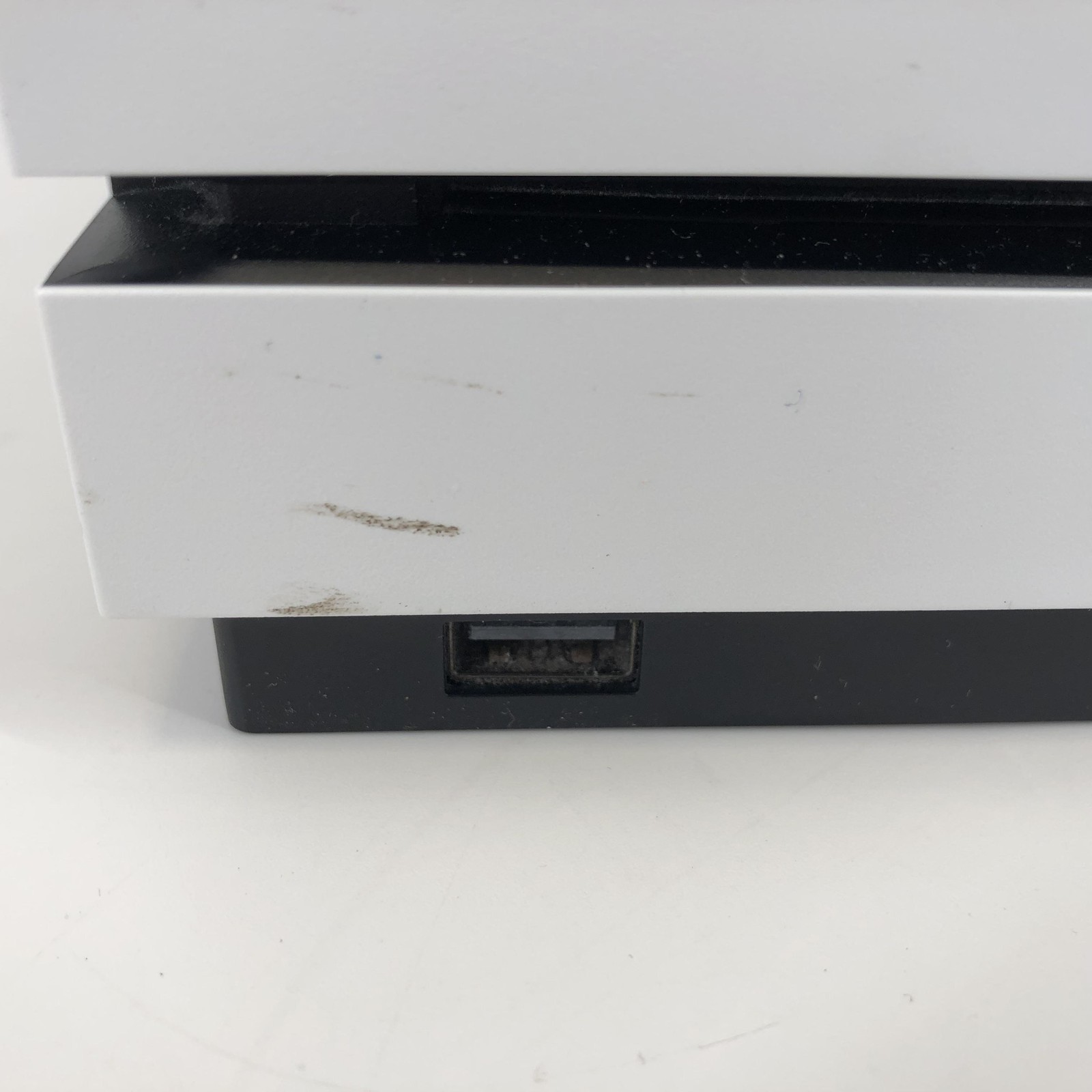 Microsoft Xbox One S Console White 1TB w/ Controller/HDMI/Power Cord – Good