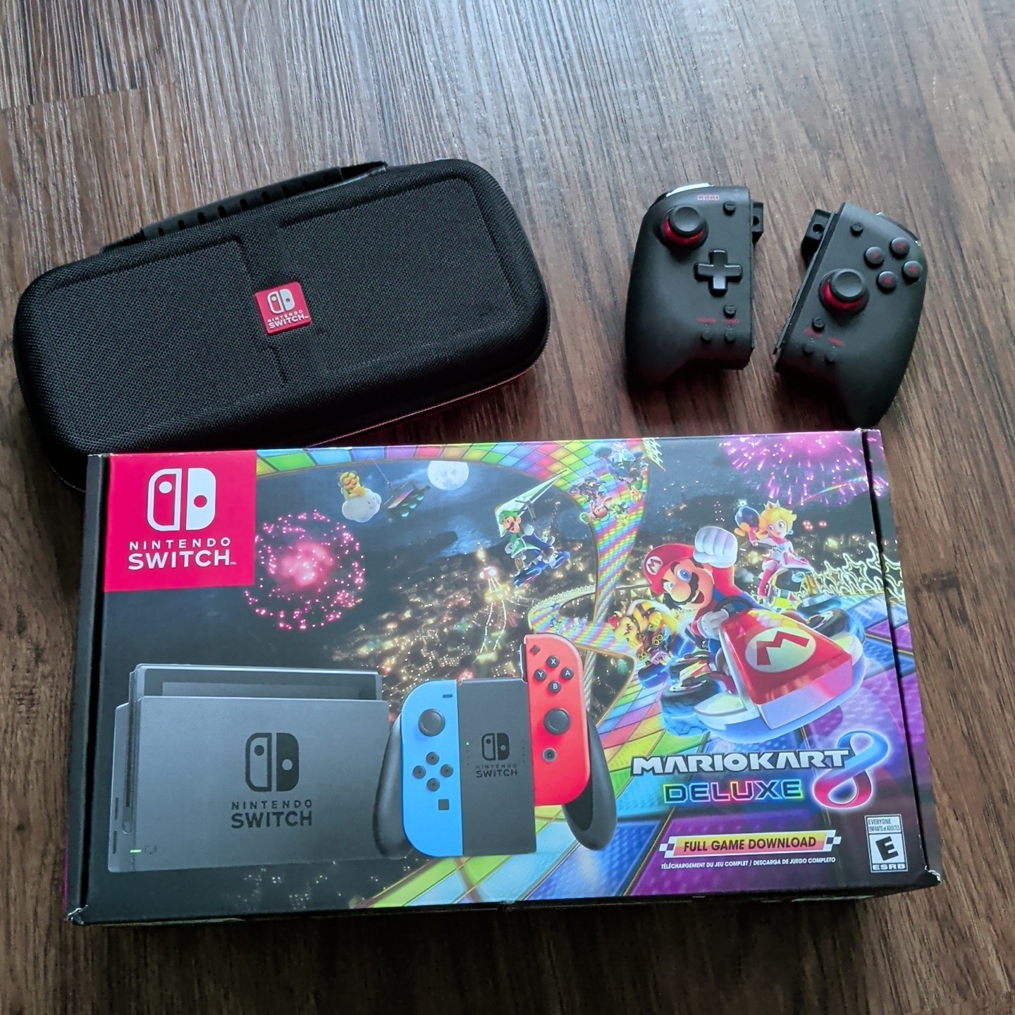 Nintendo Switch System 32GB HAC-001 w/ Deluxe Case & Ergonomic Joy-Cons See Desc