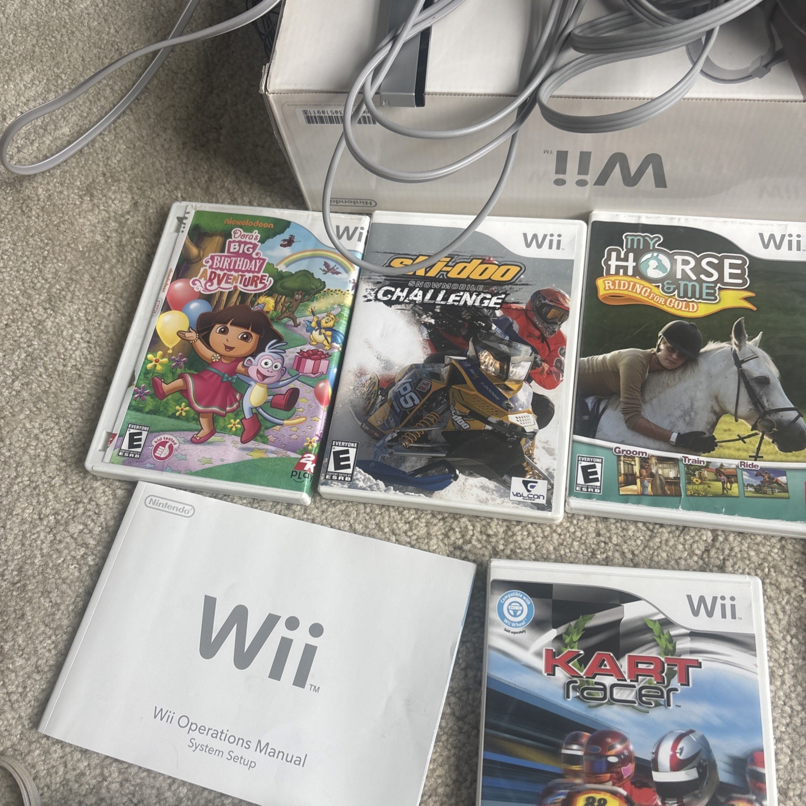 Original Nintendo Wii Console RVL-001 White Bundle **works**