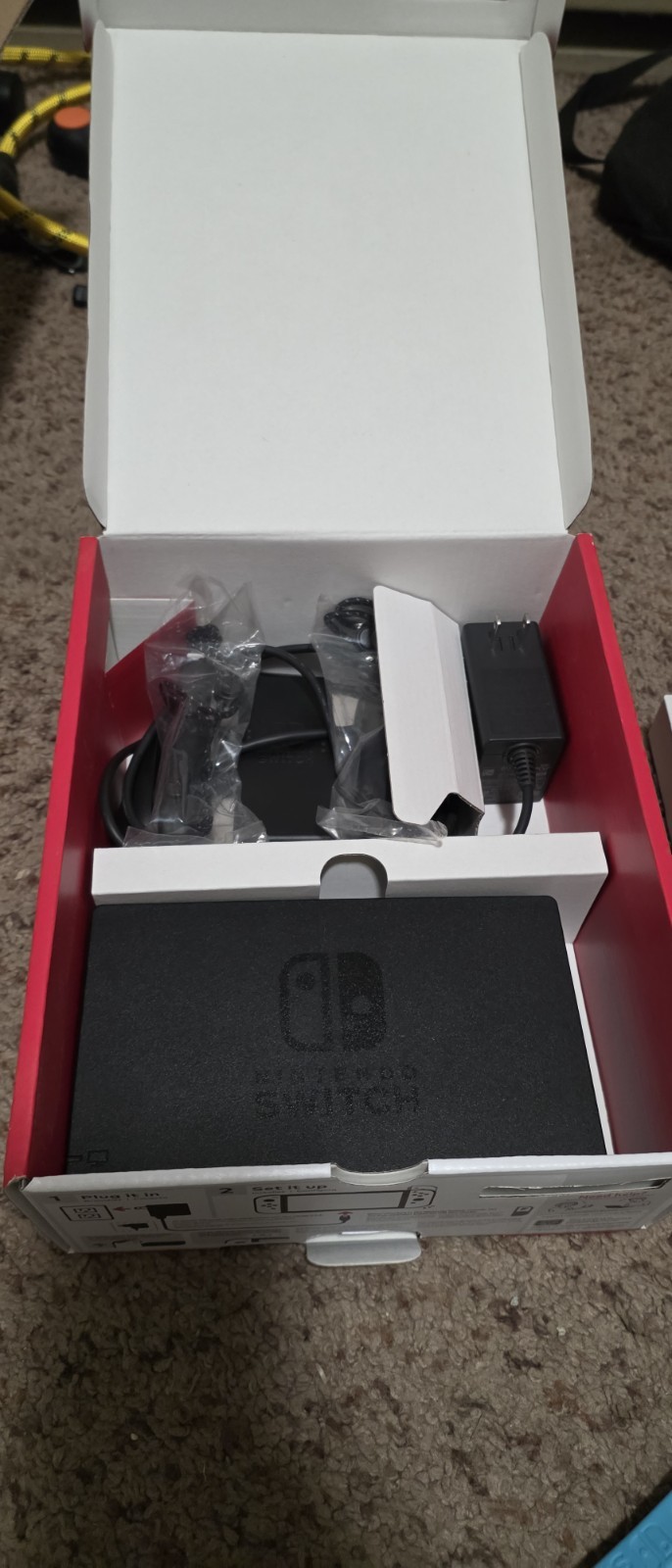 Switch OLED Mario Kart With Two 128 Gig And 32 Gig Micro SD. Case And Box