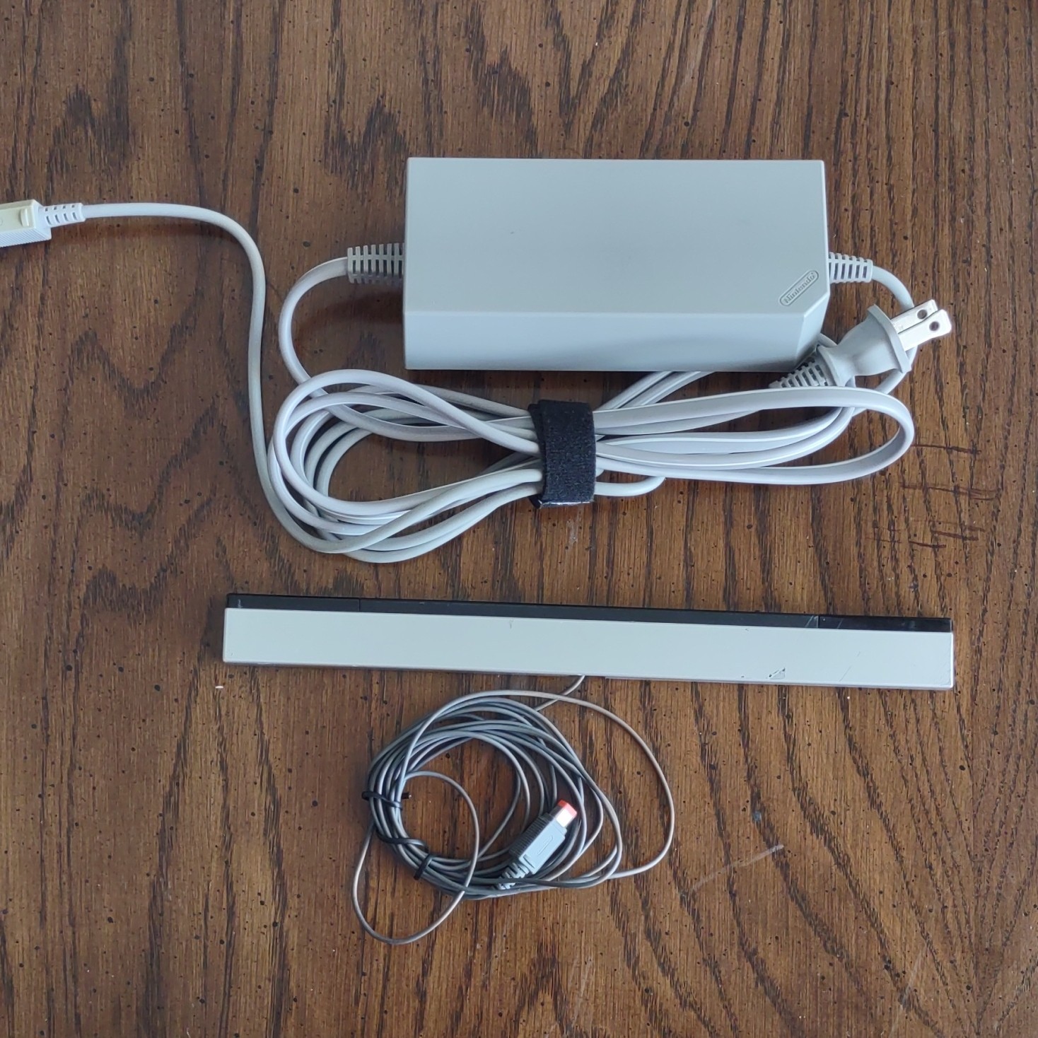 Nintendo Wii RVL-001(USA) White BUNDLE plays GameCube + 2 controllers MotionPlus