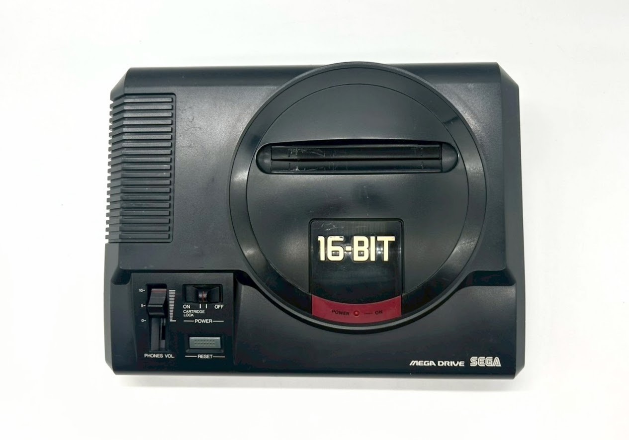 Sega Mega Drive Console HAA-2510 2xController Game Soft No back cover NTSC-J#451