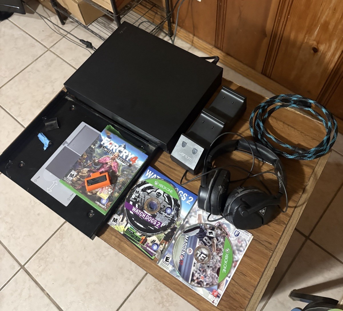 READ TESTED Microsoft Xbox One X Console Bundle LOT 1TB 1787 GAMES MIC MOUNT VGC