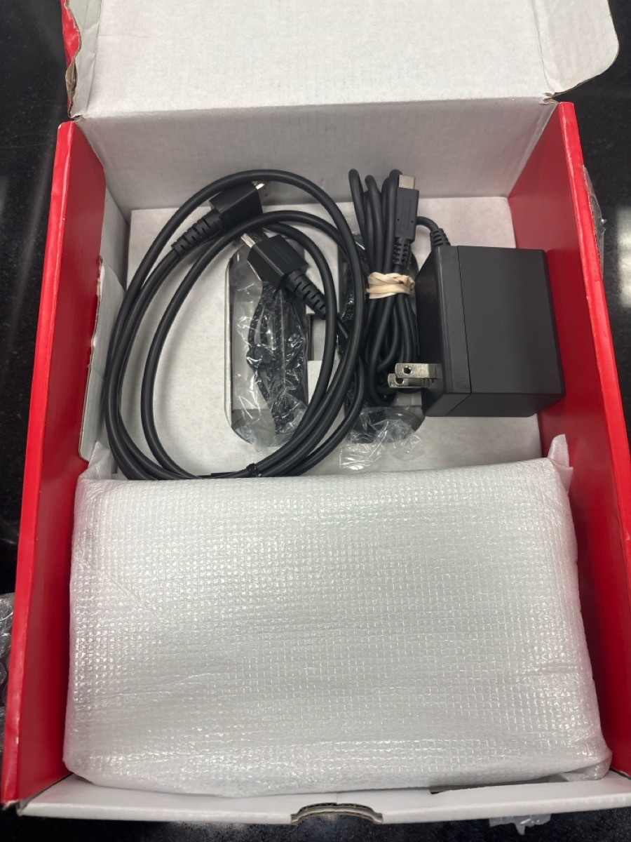 NINTENDO SWITCH HANDHELD – OLED – HAC-016 Comes with items in shown (B02102747)