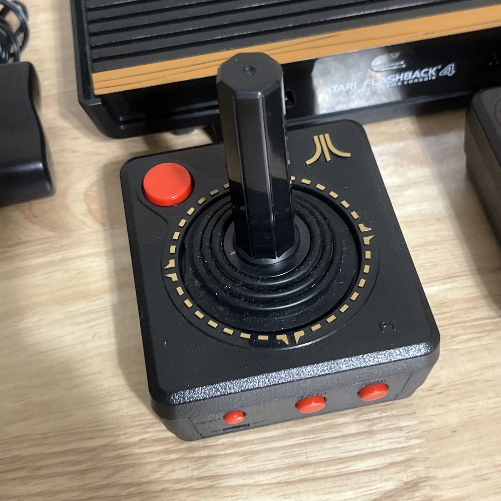 Atari Flashback 4 75 built-in games, 2 Wireless Controllers, Tested Works Great