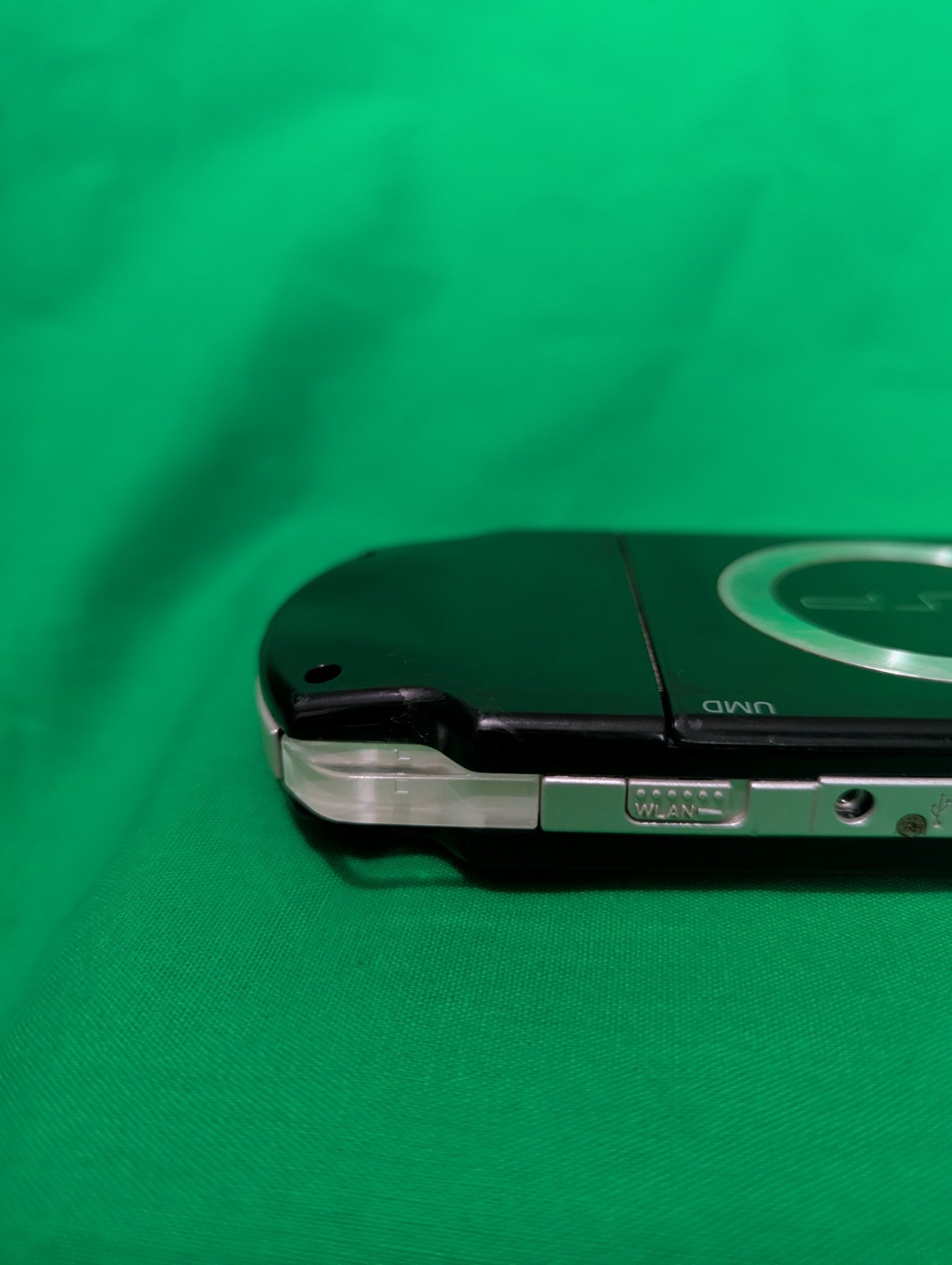 Sony PSP-2000 PlayStation Portable Handheld System Black/Silver [NO BATTERY]