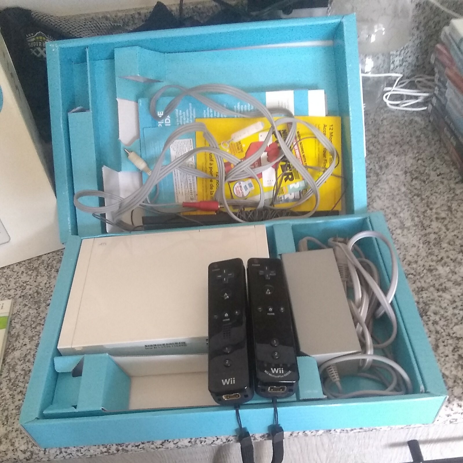 Nintendo Wii White Game Console with Wii Sports Game 12 games In Box Tested!!!