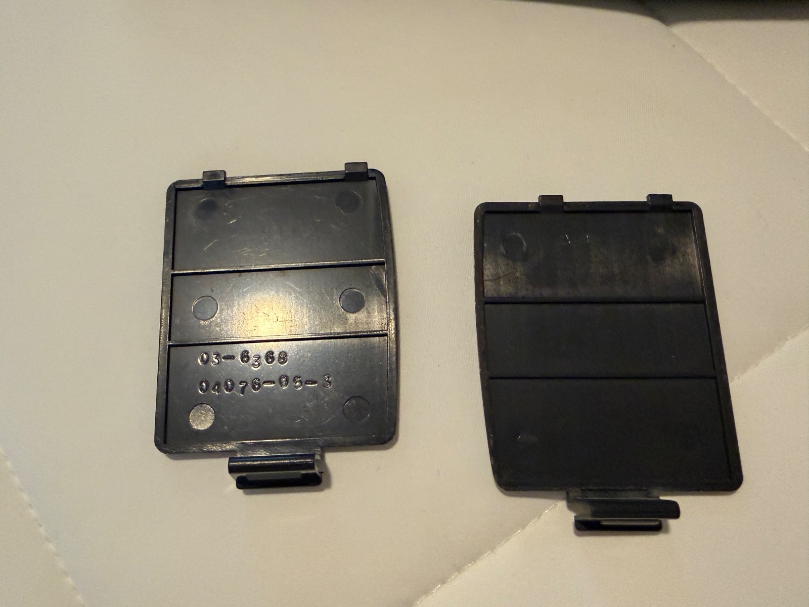 Set of 2 ( L & R ) OEM Sega Game Gear Battery Covers Replacement Parts