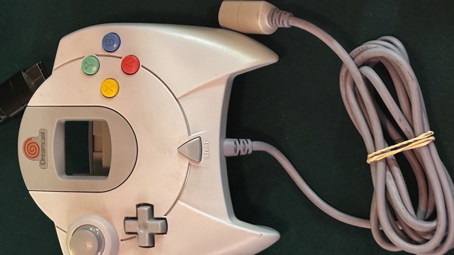Sega Dreamcast Console REV 1 Bundle. Two Controllers, Red VMU, 5 Games