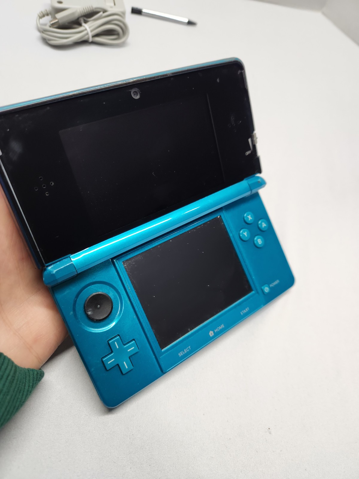 Nintendo 3DS & Charger – Aqua Blue/Black