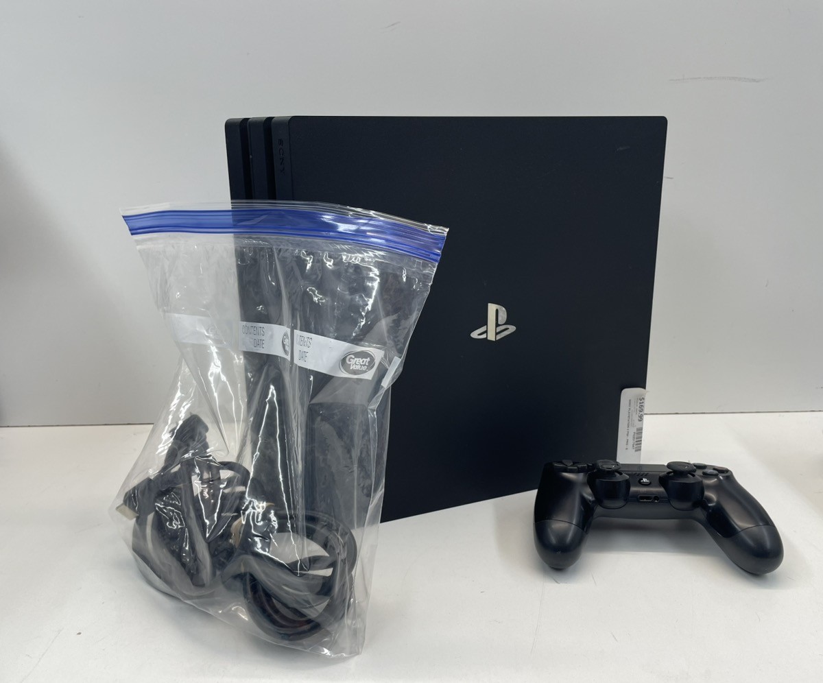 SONY PS4 – PRO – SYSTEM – CUH-7015B – 1TB (P02027206)