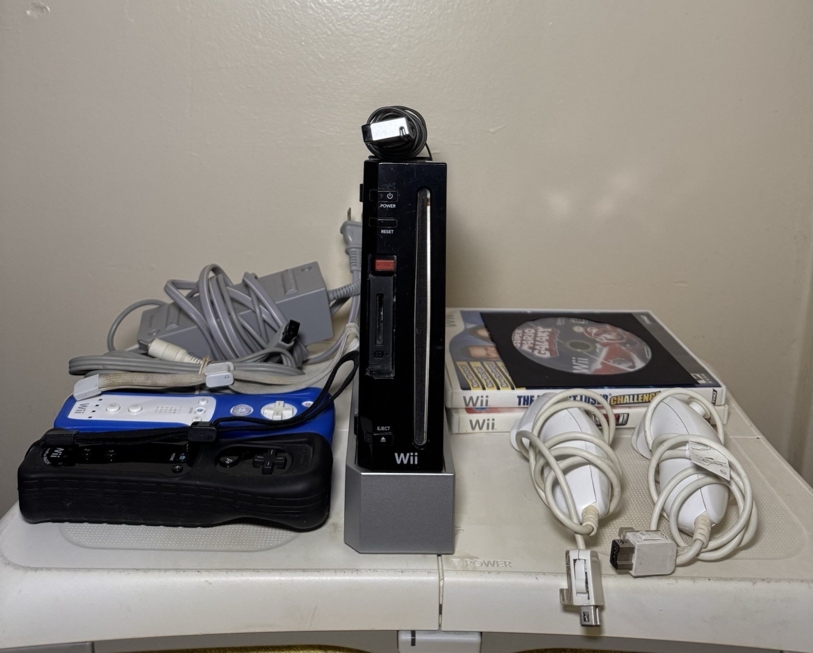 Nintendo Wii Black Console RVL-001 Bundle W/ Games