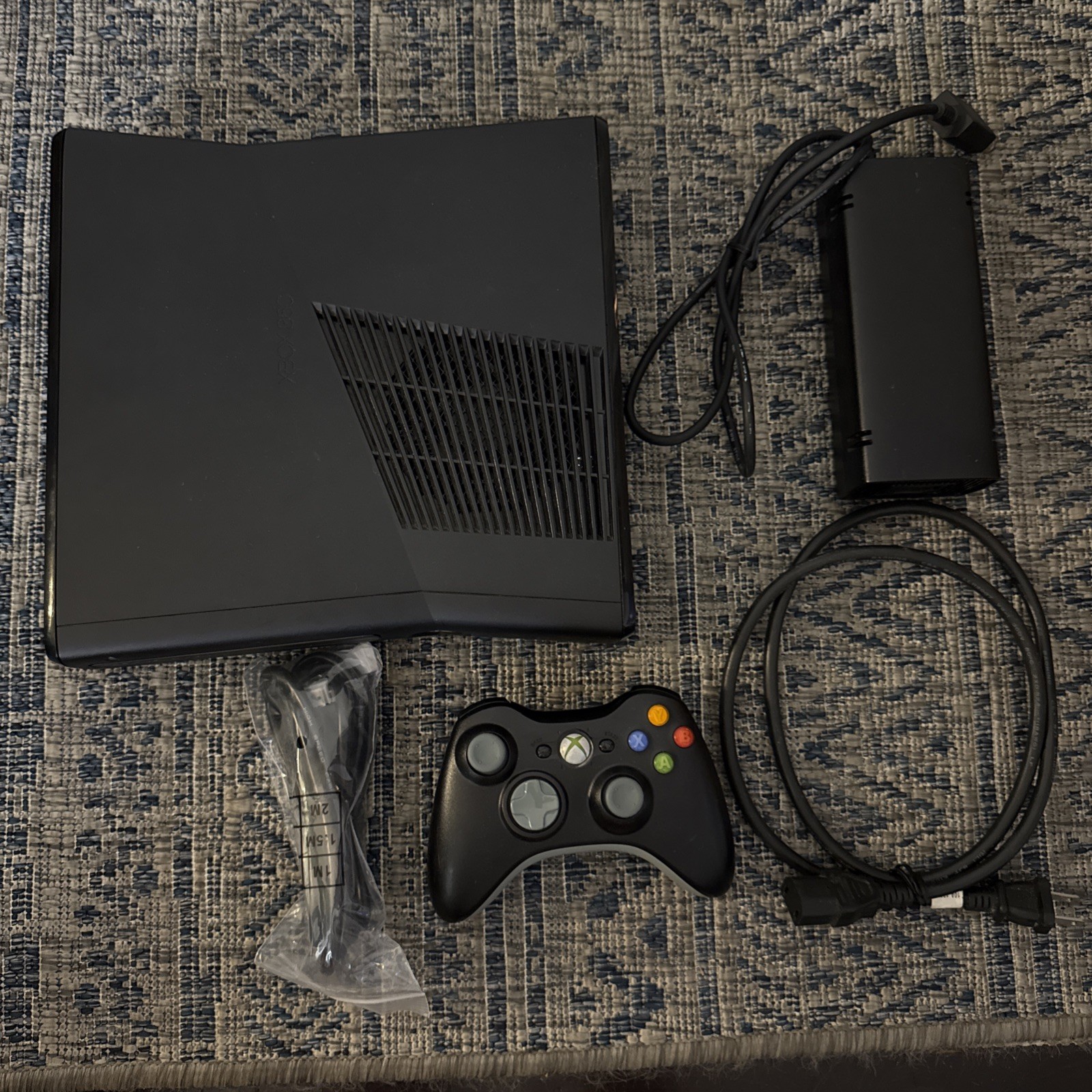 Microsoft Xbox 360 S 500GB + 1 Controller & Cables Tested Working