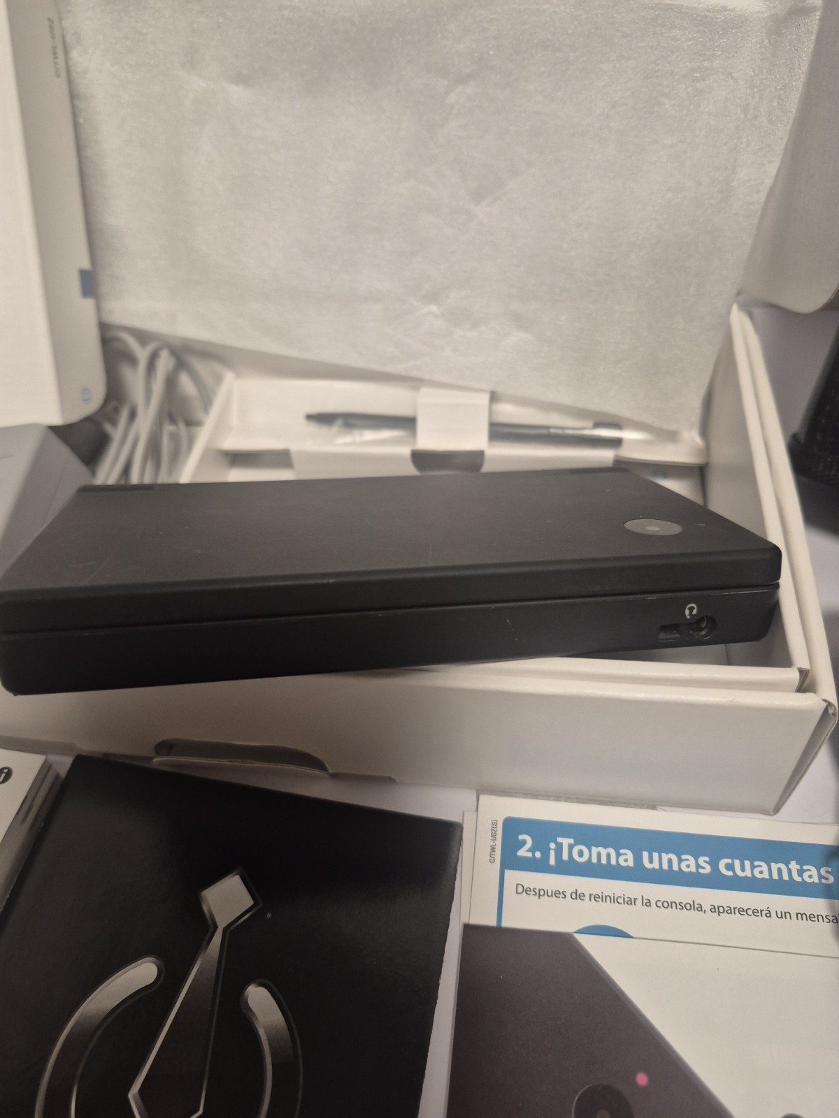 VTG Nintendo DSi Modle# TW4007700. Matte Black. 5 Games W/ Manuals + Inserts….