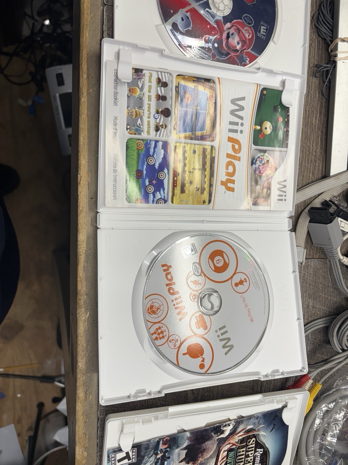 Nintendo Wii White Console Bundle 2 Wii Remotes 3 Games Super Mario Galaxy Works