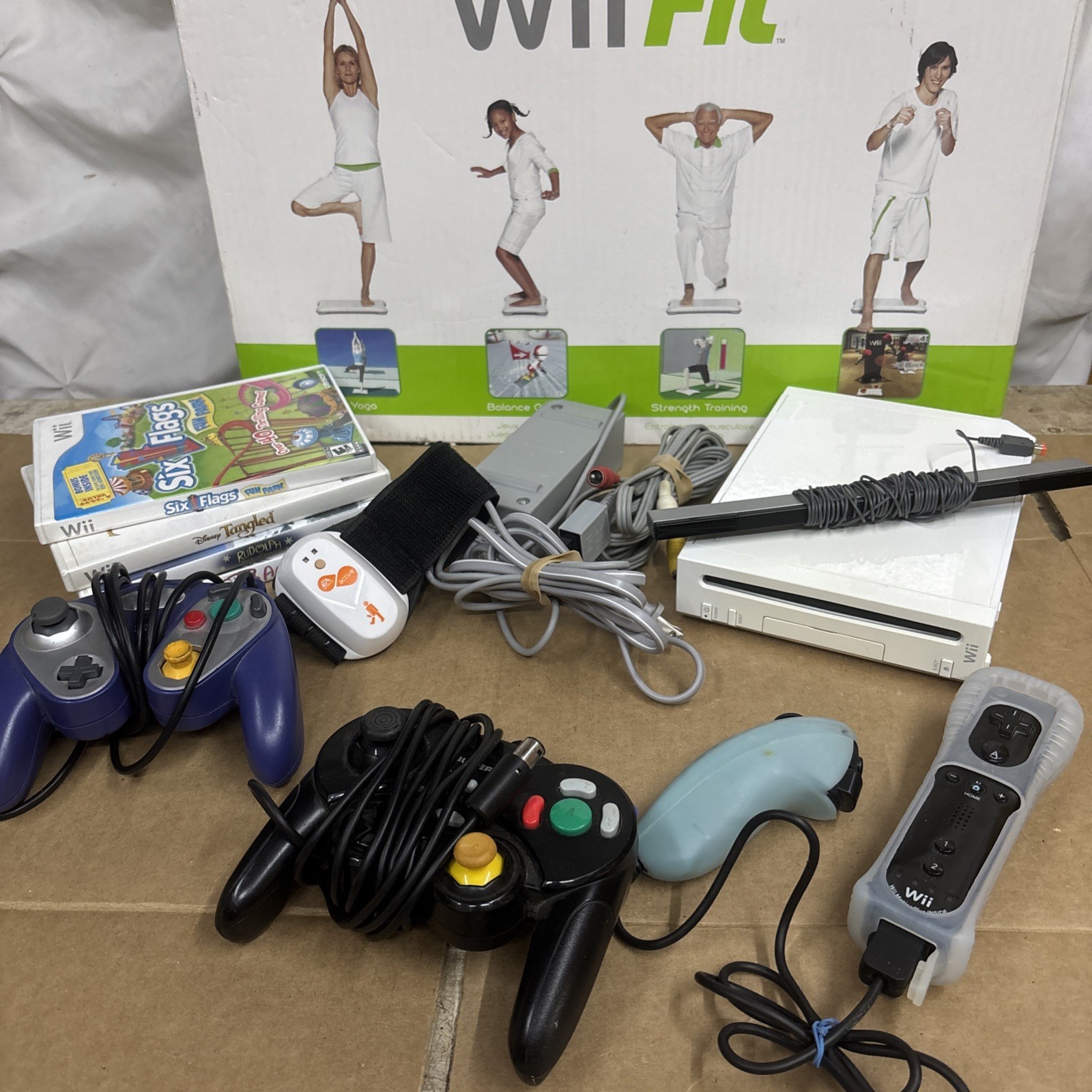Nintendo Wii RVL-001 512 MB Home Console – White W Games And Controllers Fit