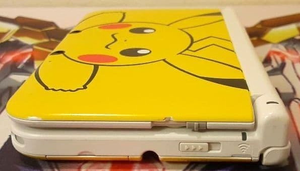Nintendo 3DS XL LL Pokemon Pikachu Yellow Limited Console w/ Charger, Software