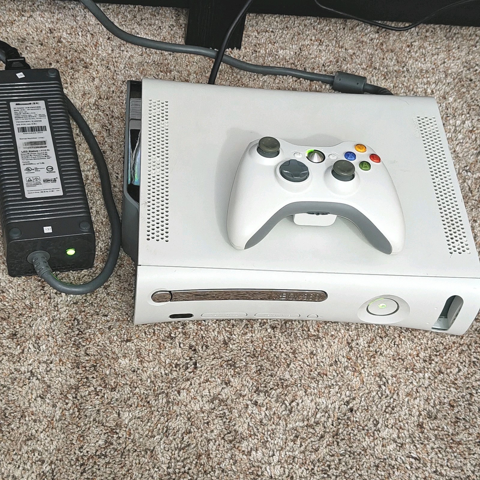 Microsoft XBox 360 Console System 4GB (Re-newed) w/ Controller + Cords