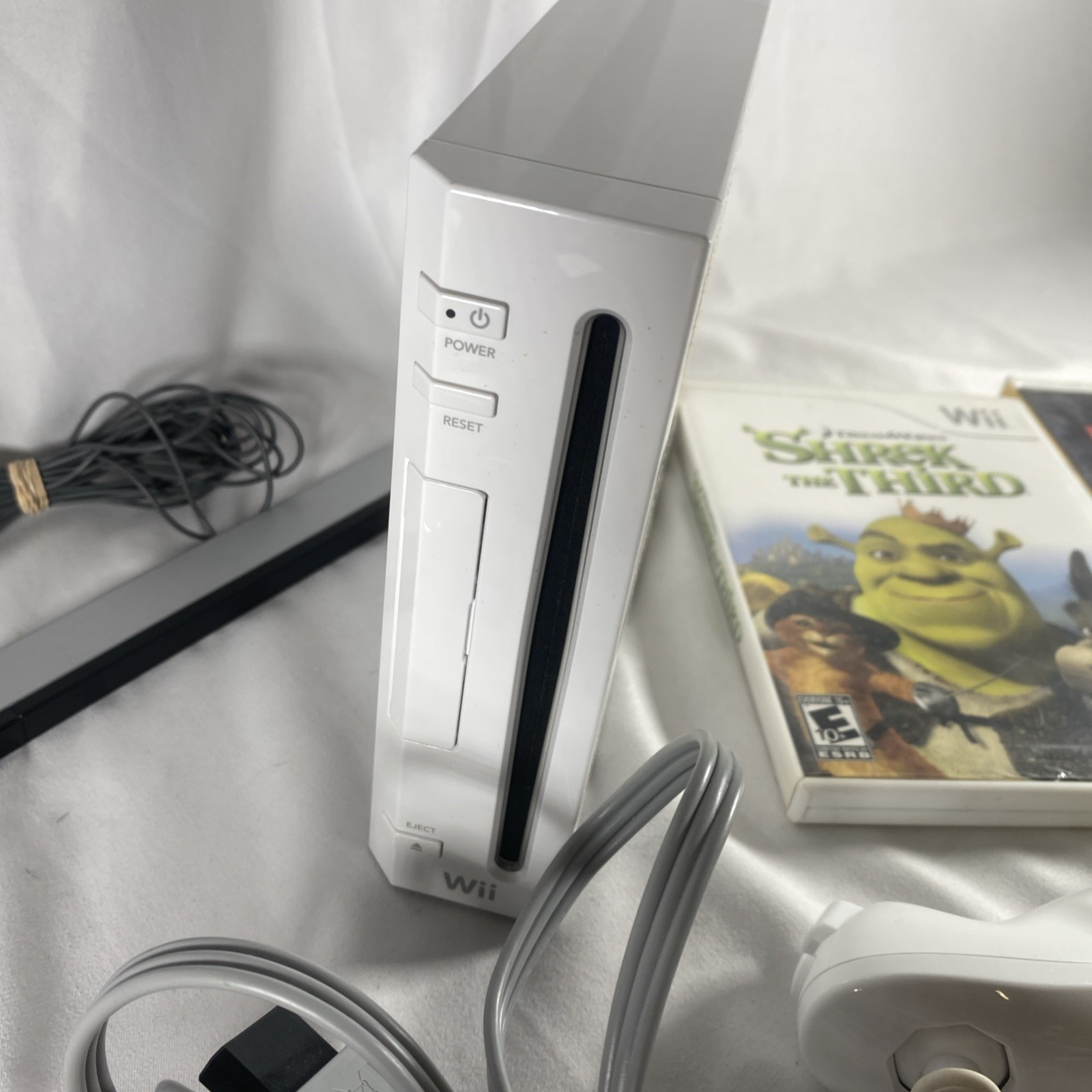 Nintendo Wii RVL-001 Console – White – Tested – GameCube Compatible w/ 3 Games